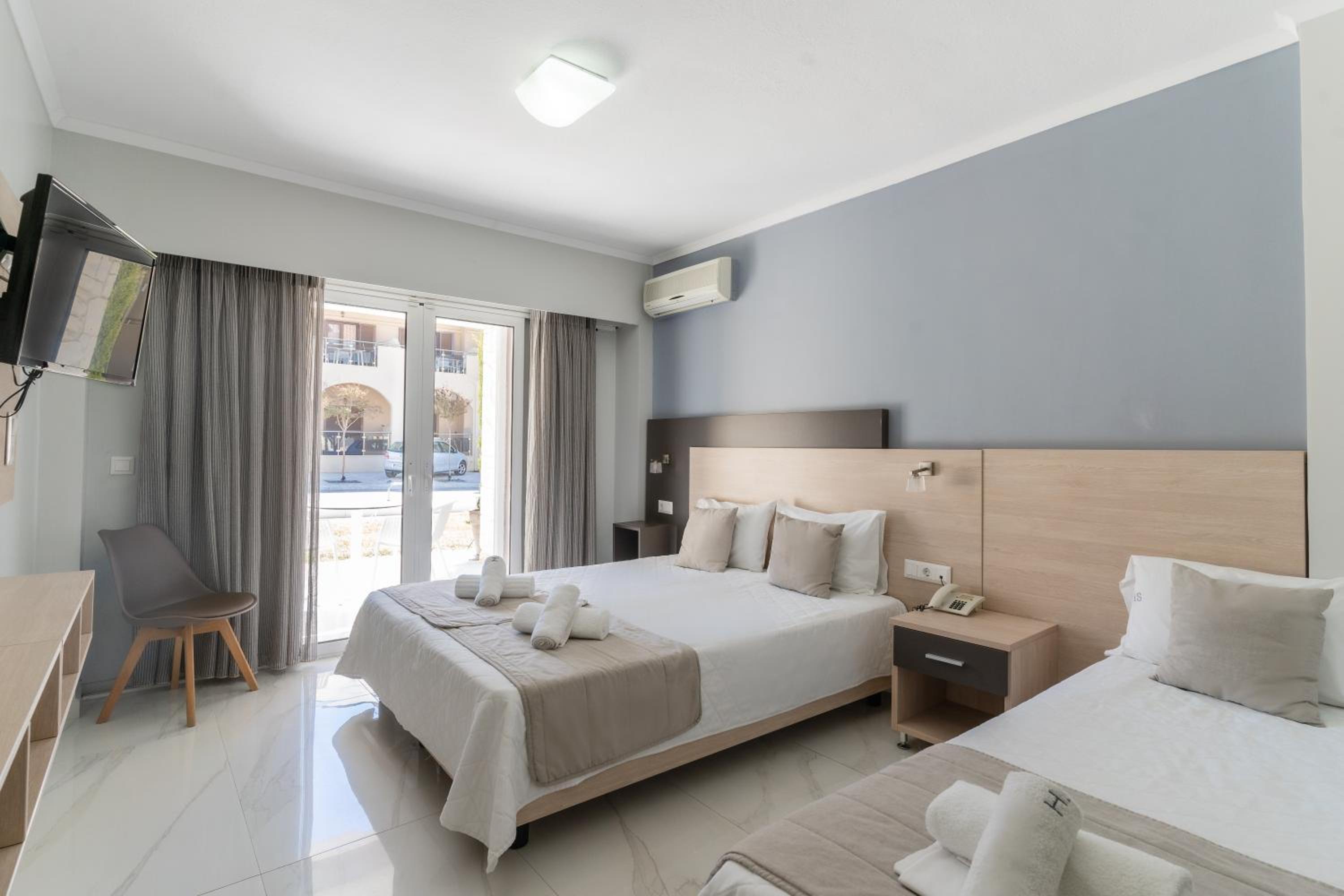 Deluxe Triple Room - Photo 2
