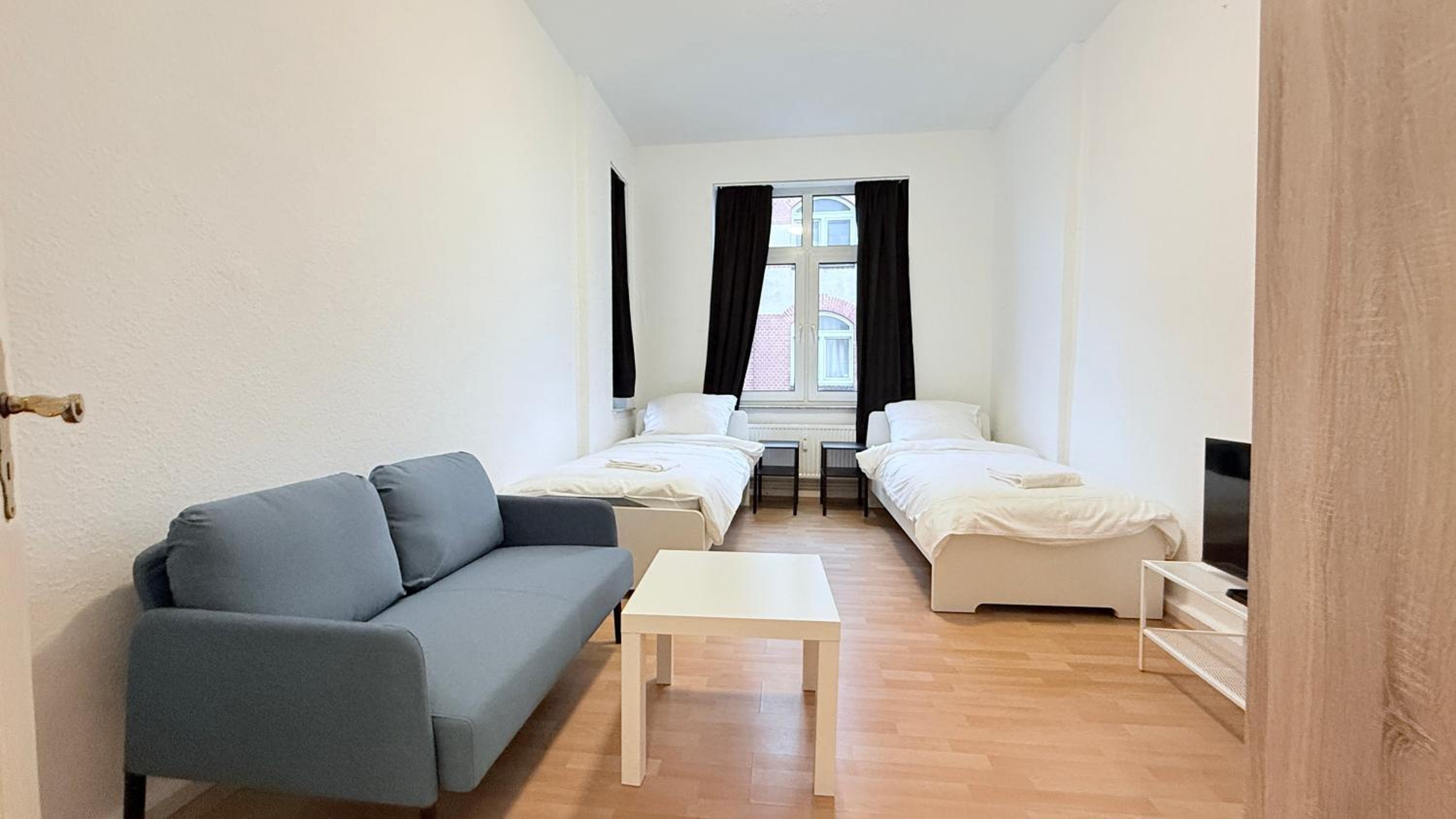 Two-Bedroom Apartment with Balcony photo 2