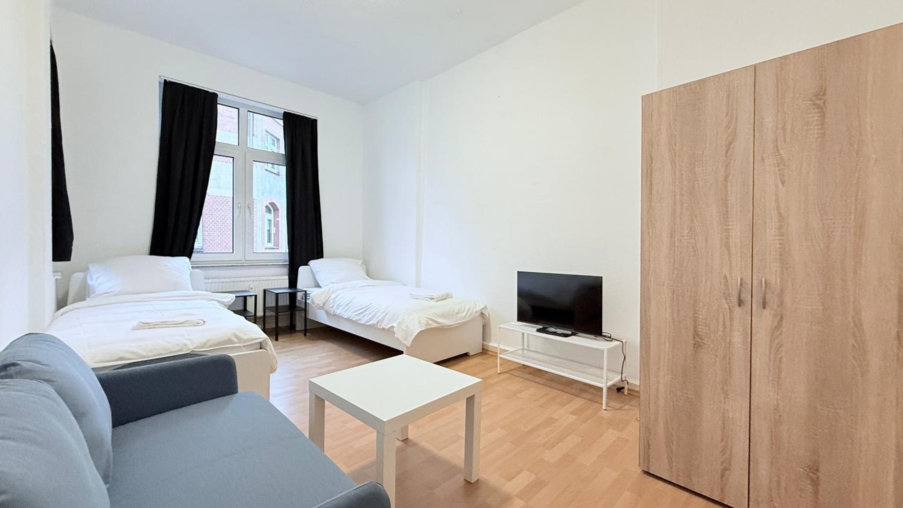 Two-Bedroom Apartment with Balcony photo 3