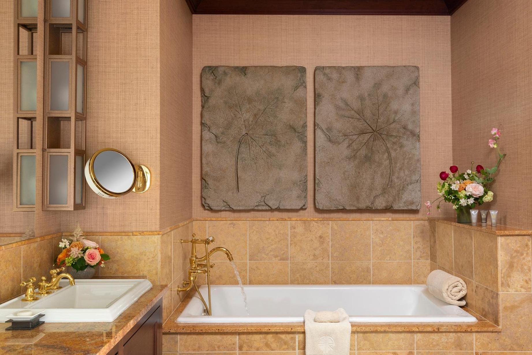 Falling Rock Luxury King ADA - Adult Only photo 2