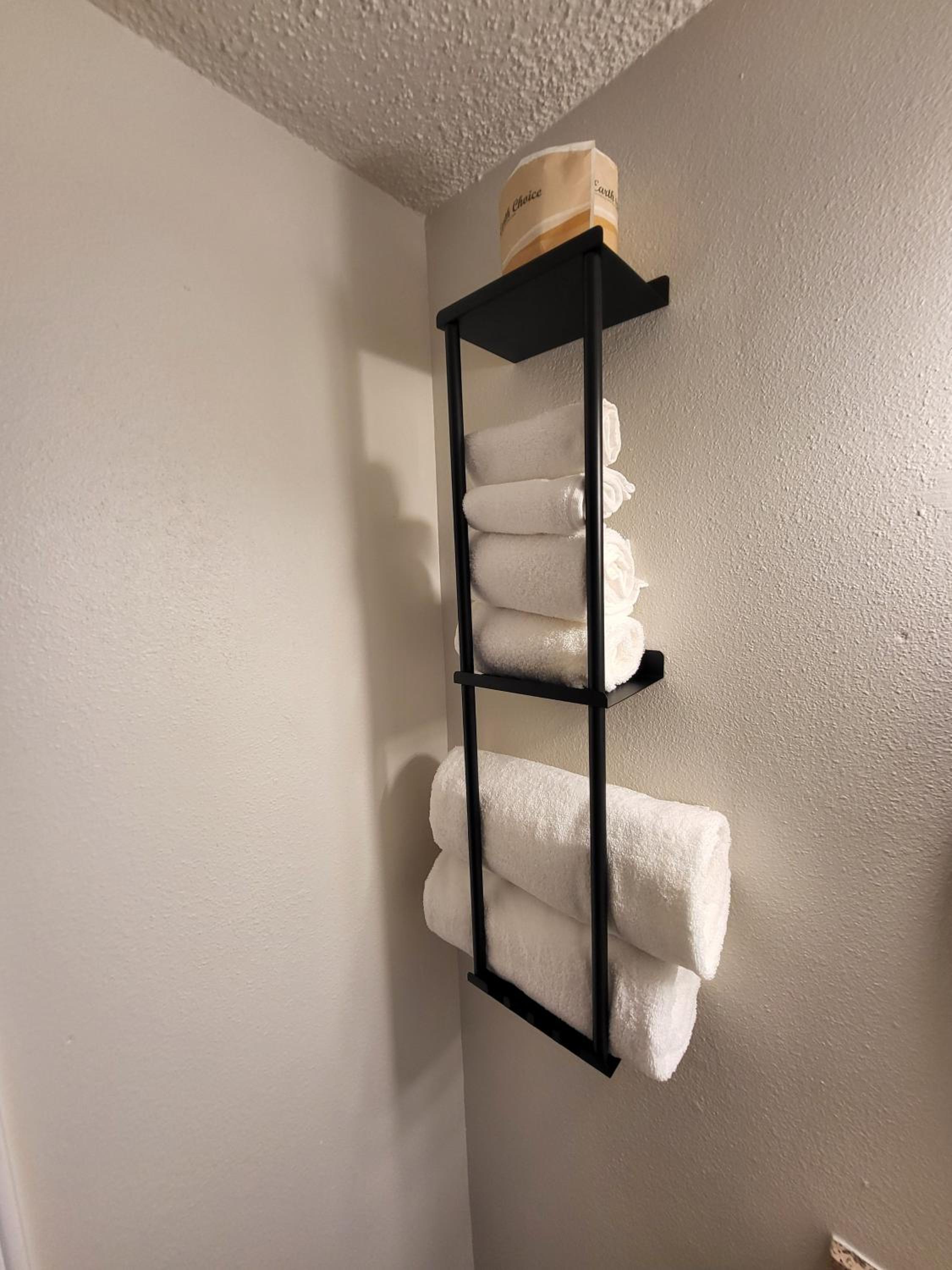 King Room with Roll-In Shower - Disability Access photo 3