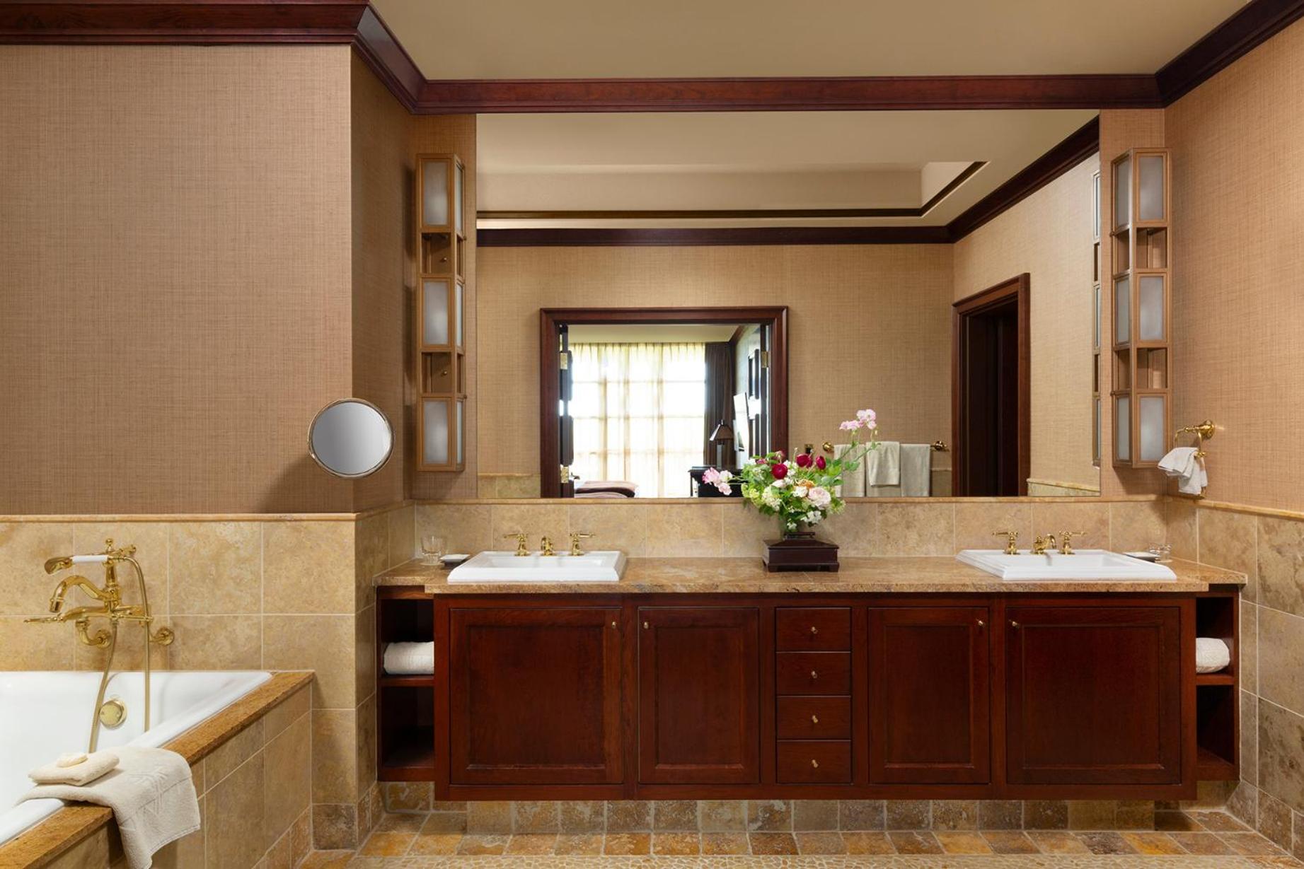 Falling Rock King Suite - Adult Only