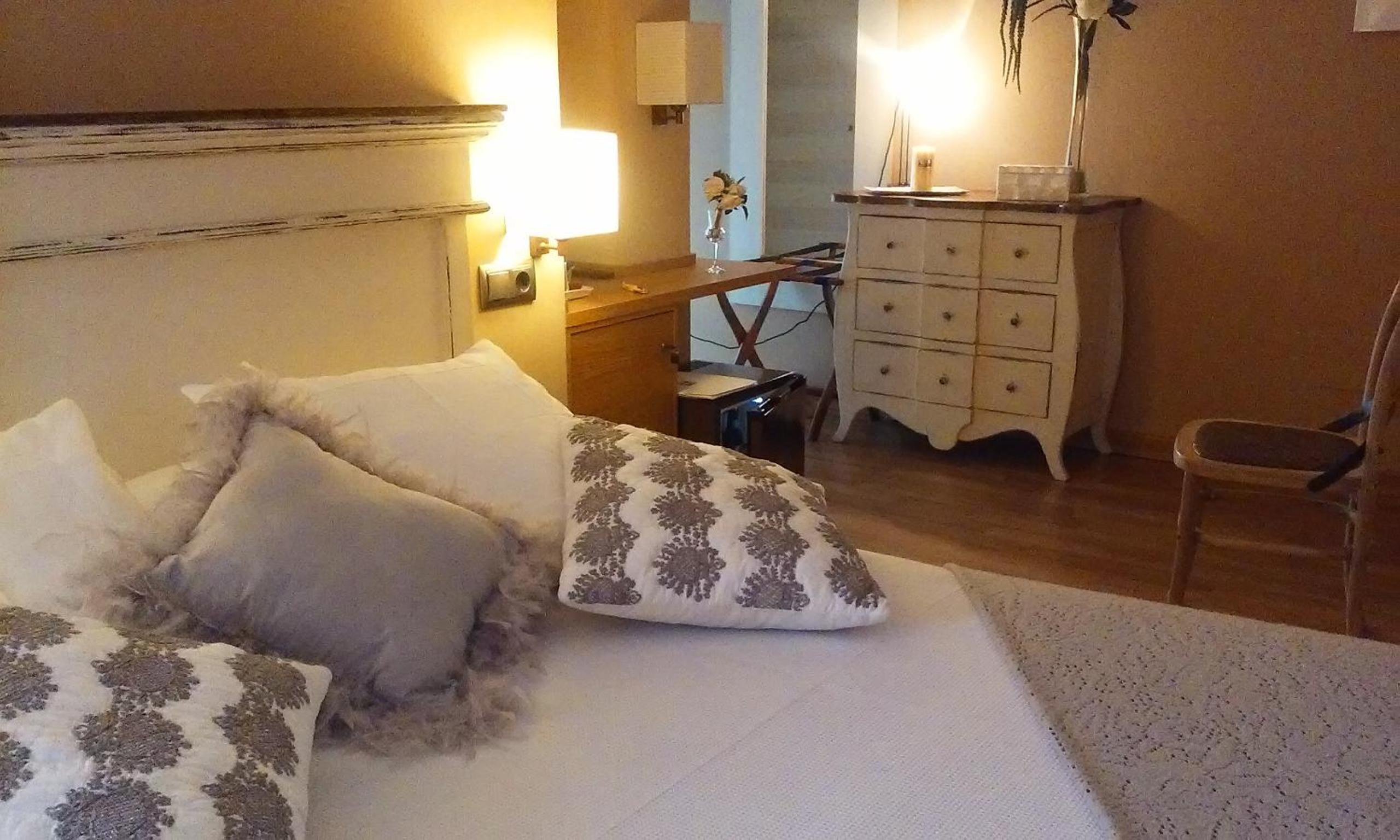 Superior Double or Twin Room - Photo 9