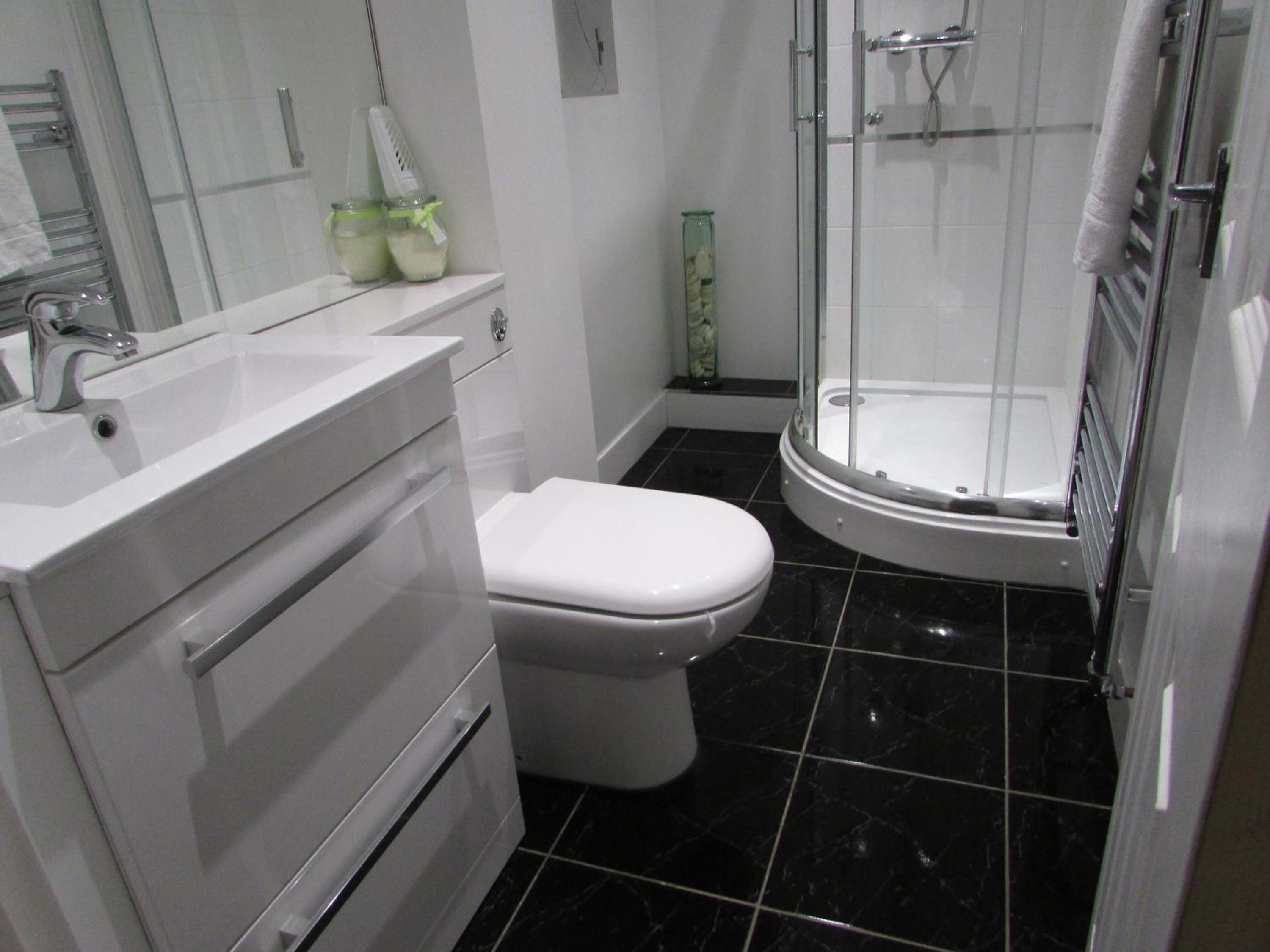 Budget Double Room - Photo 10
