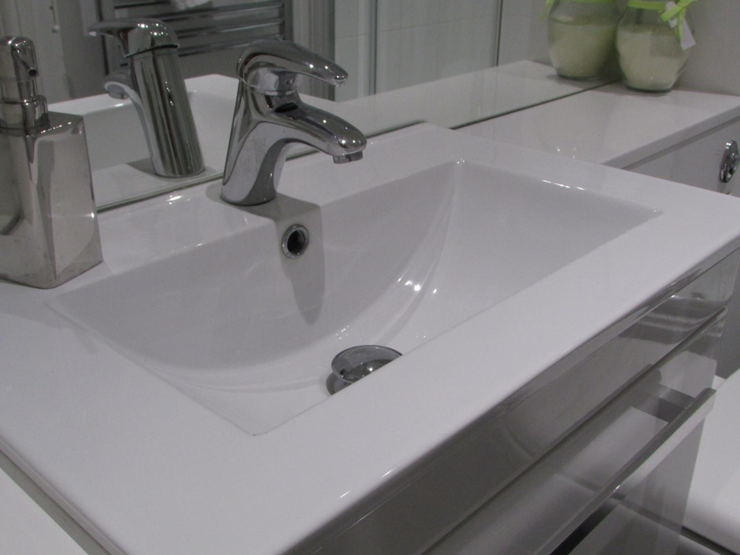 Budget Double Room - Photo 11