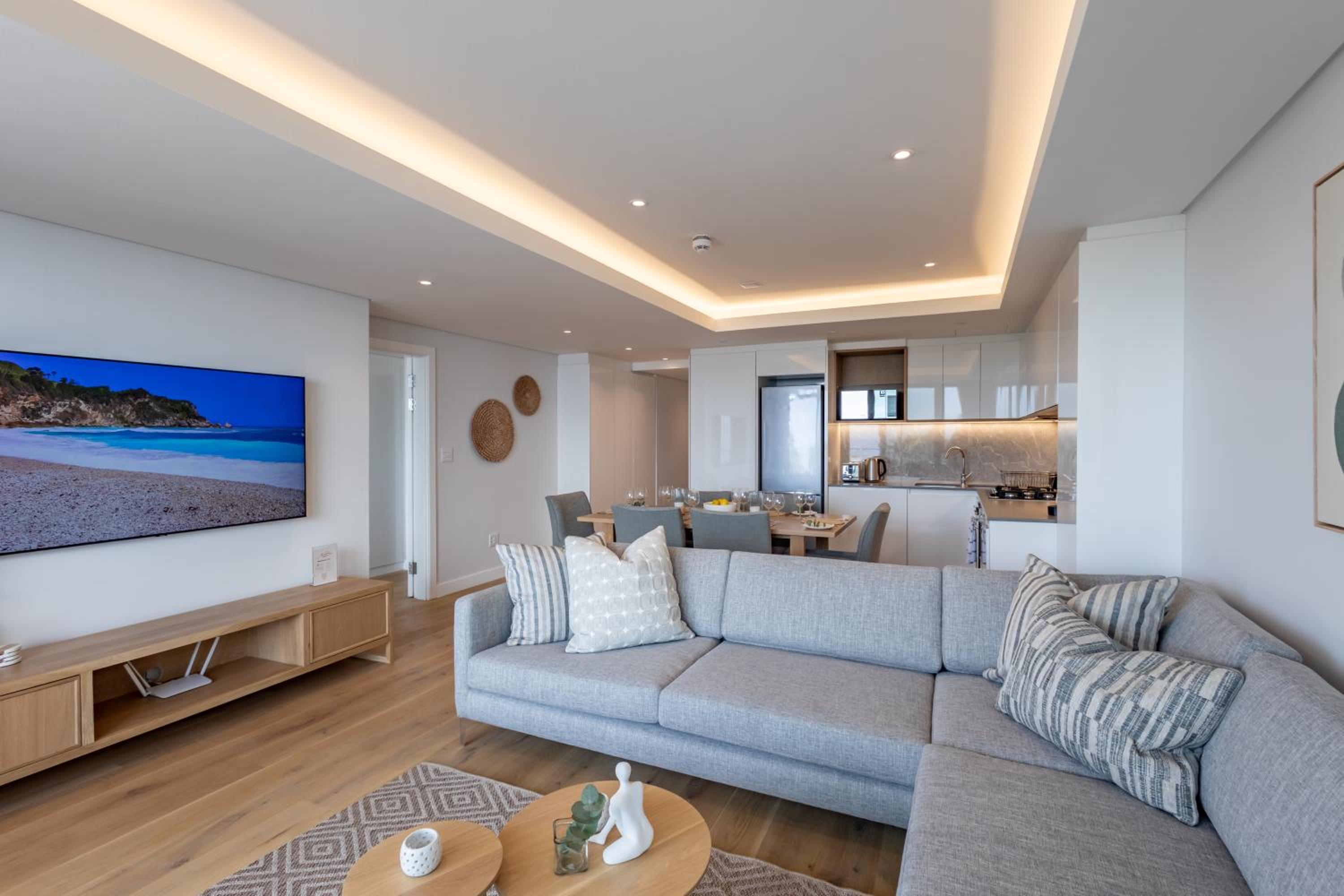 Three Bedroom Luxury Apartment 206