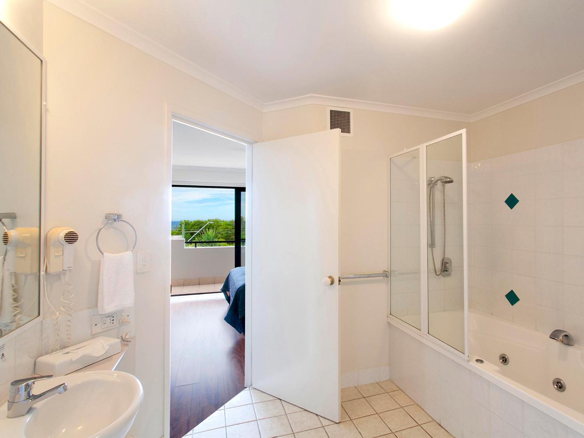 Apartment with Sea View - Photo 3