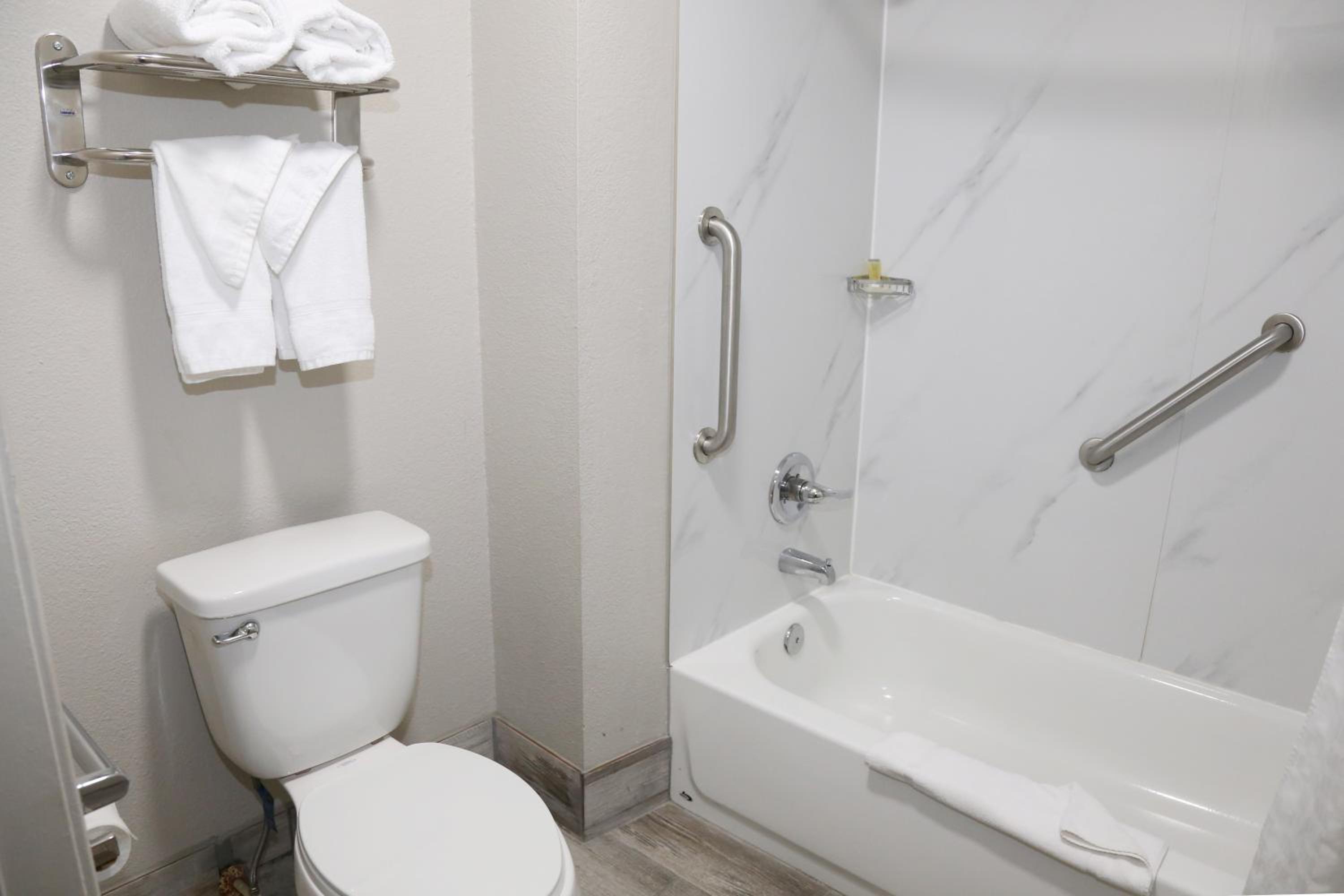 King Room - Disability Access/Non-Smoking - Photo 1