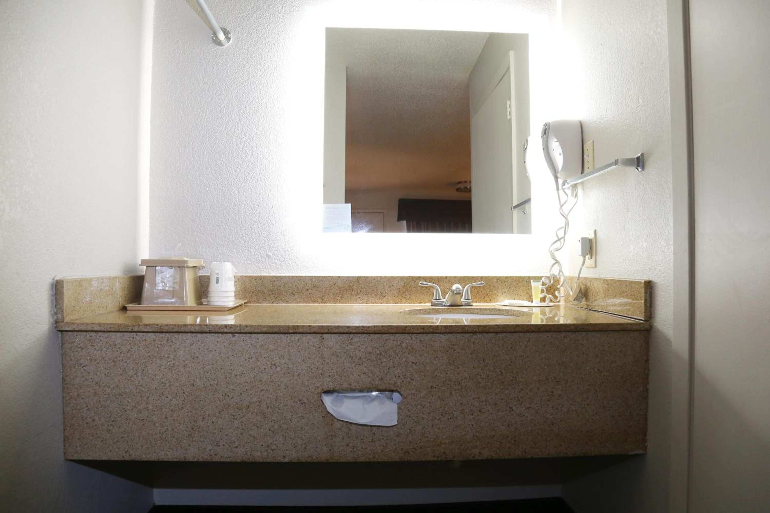 King Room - Disability Access/Non-Smoking - Photo 2