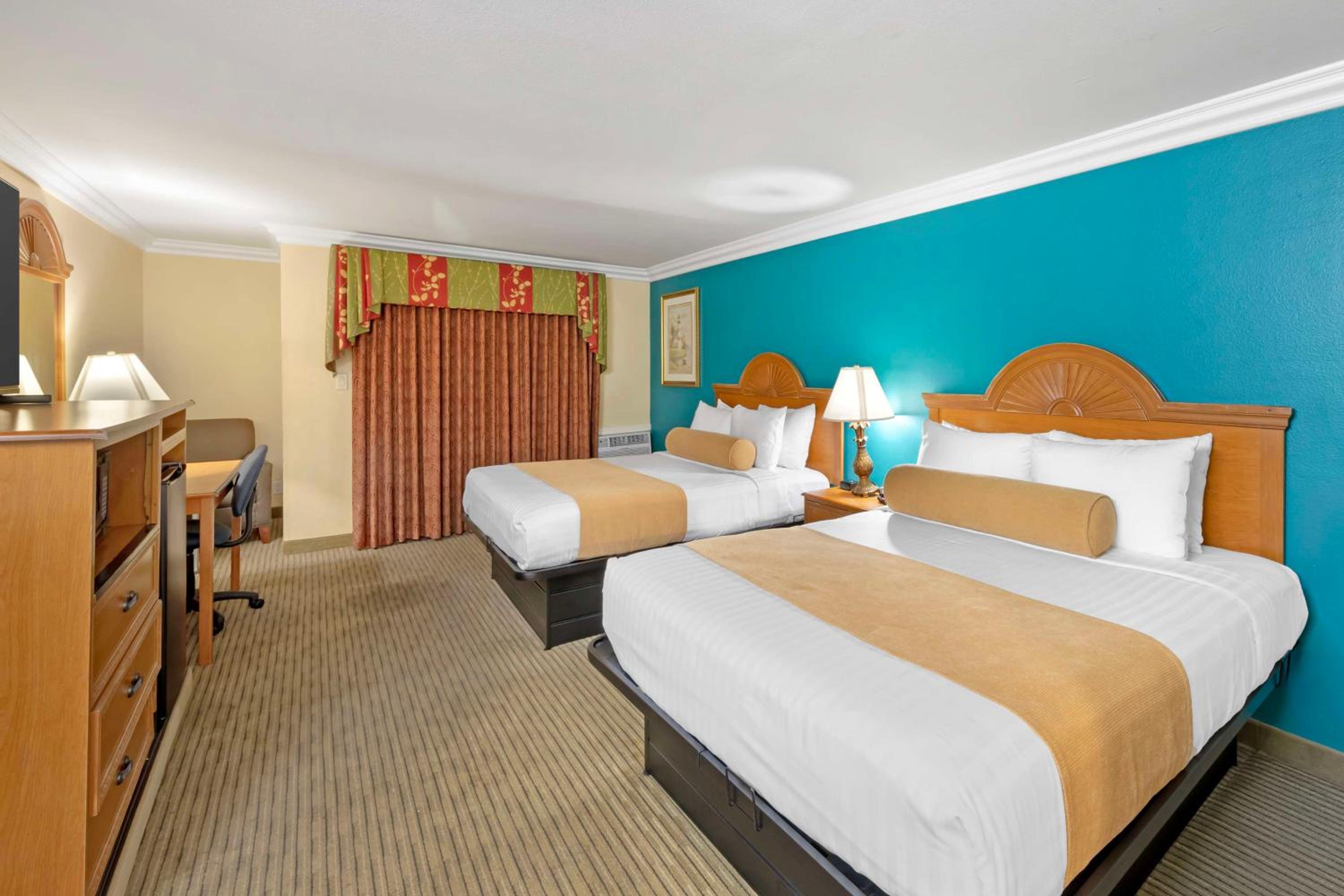 Queen Room with Two Queen Beds with Balcony - Photo 1