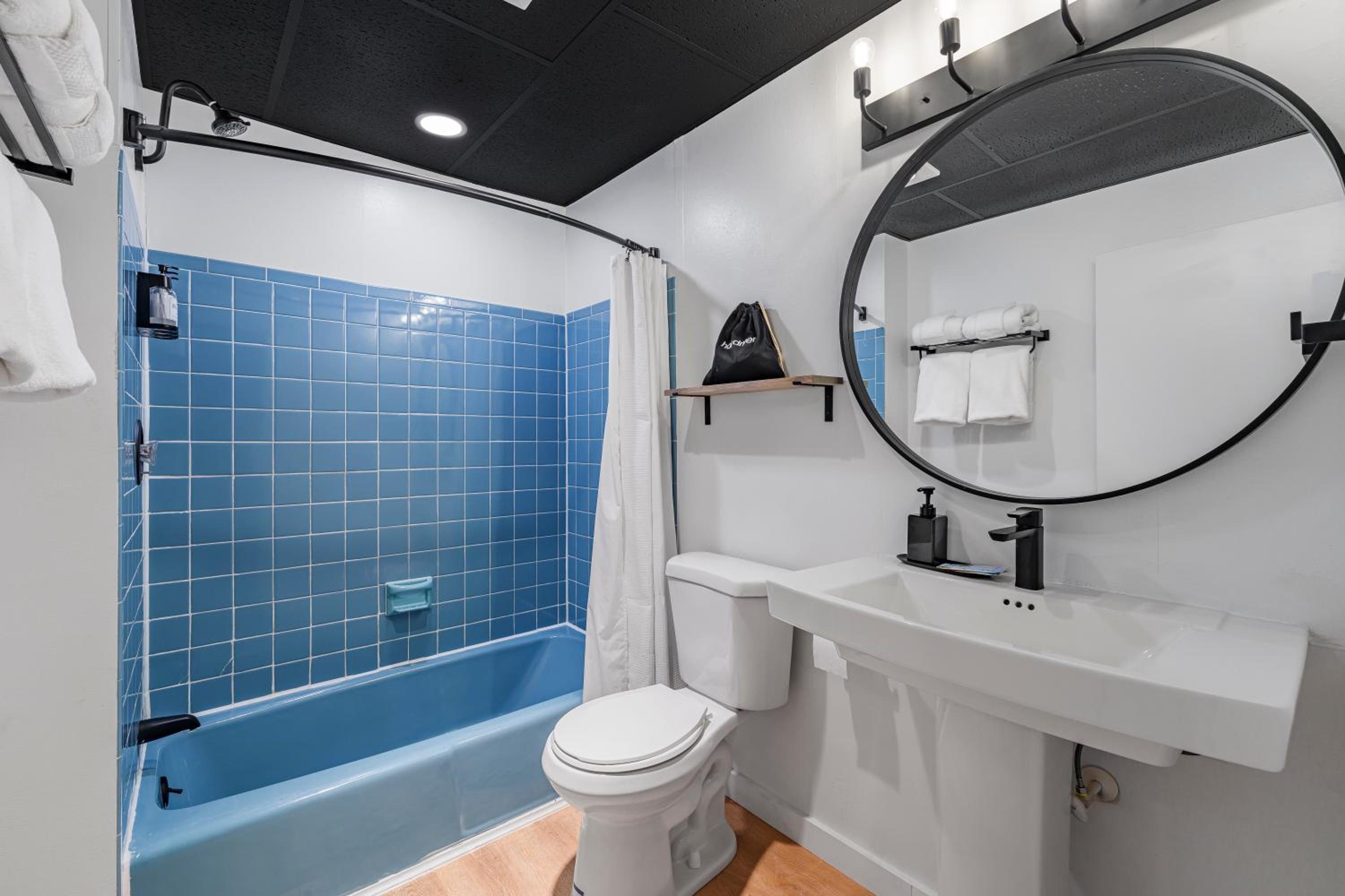 Deluxe King Room - Photo 4