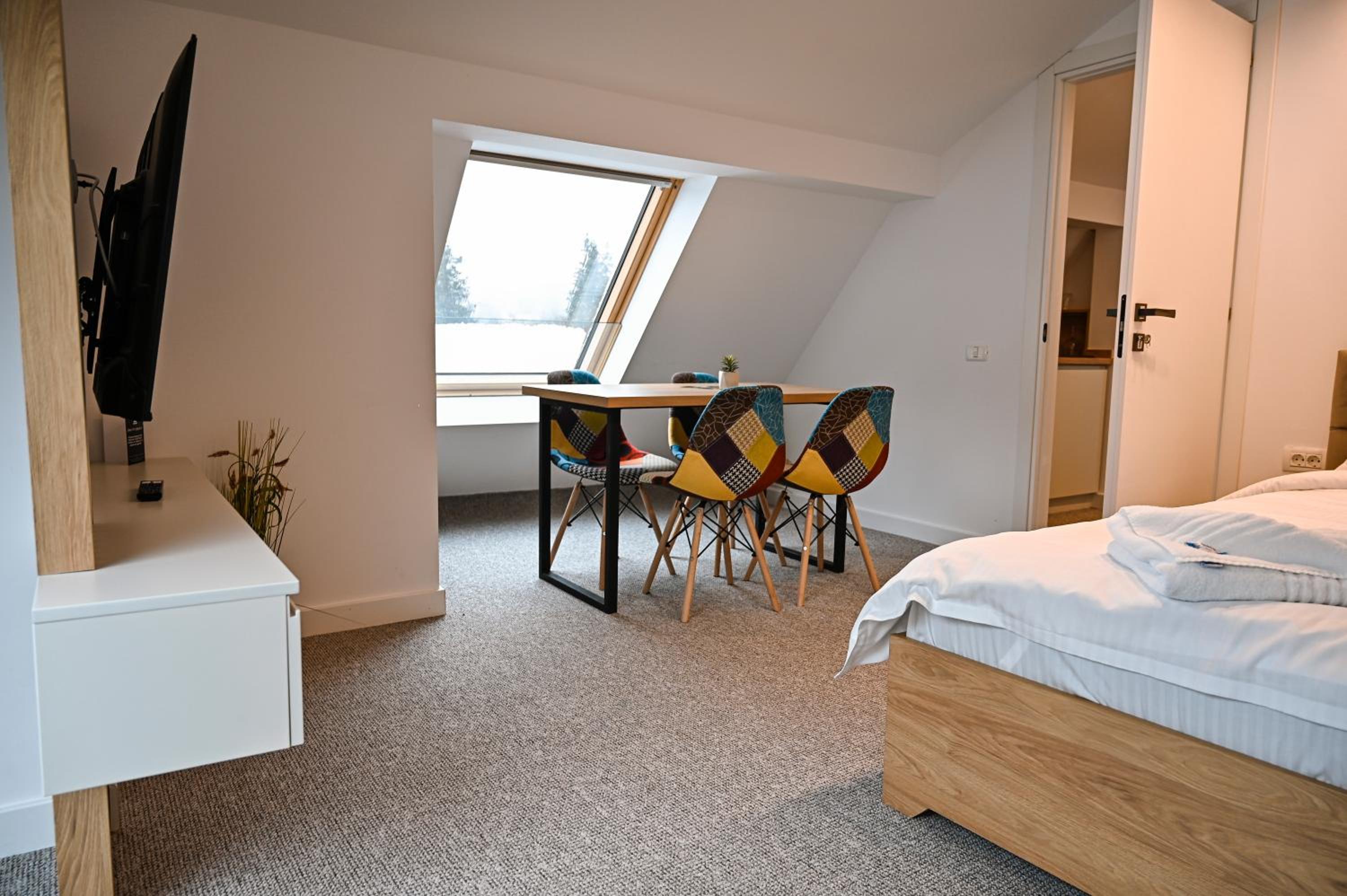 Two-Bedroom Deluxe Apartment - Photo 17
