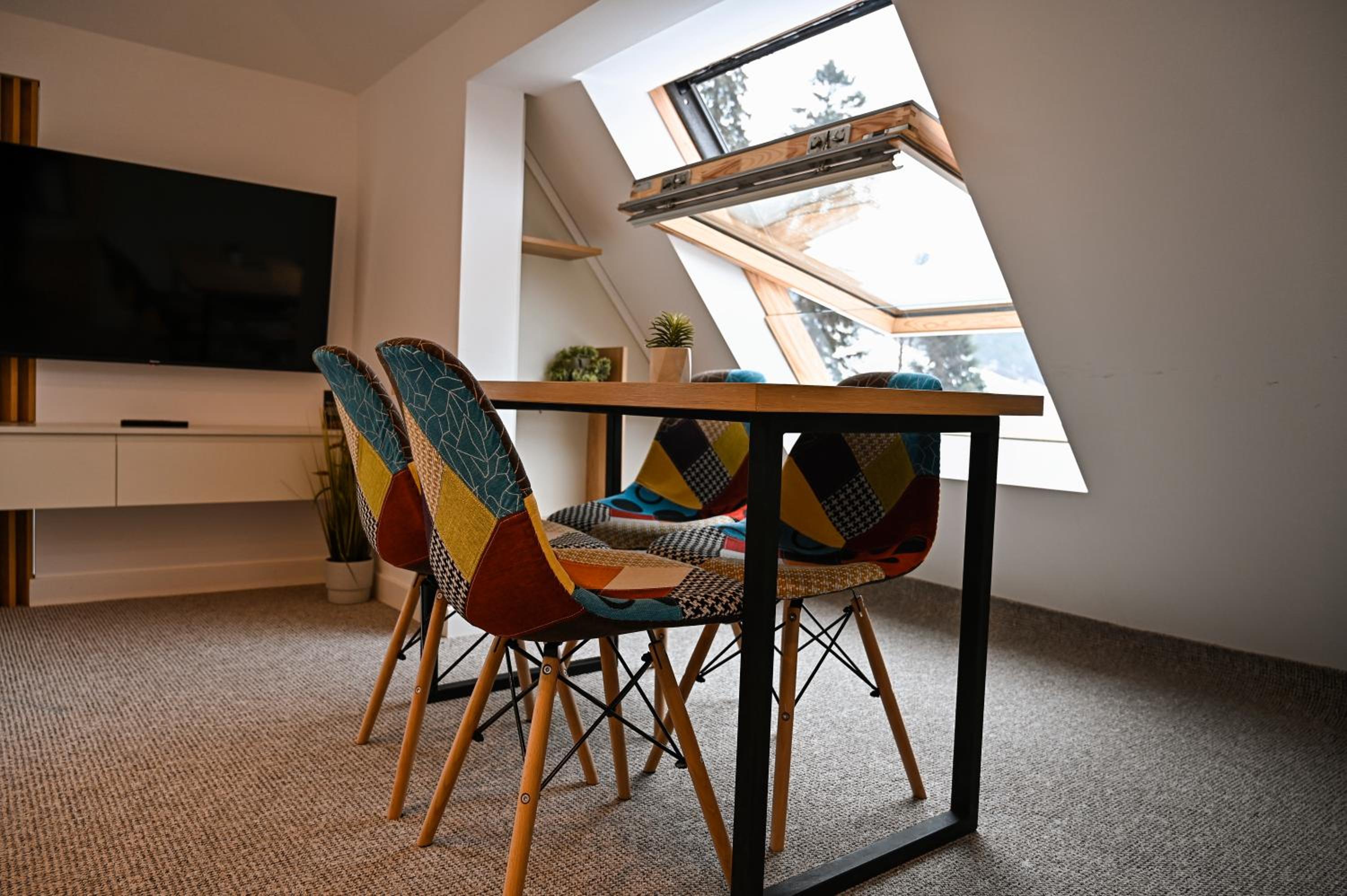 Two-Bedroom Deluxe Apartment - Photo 10