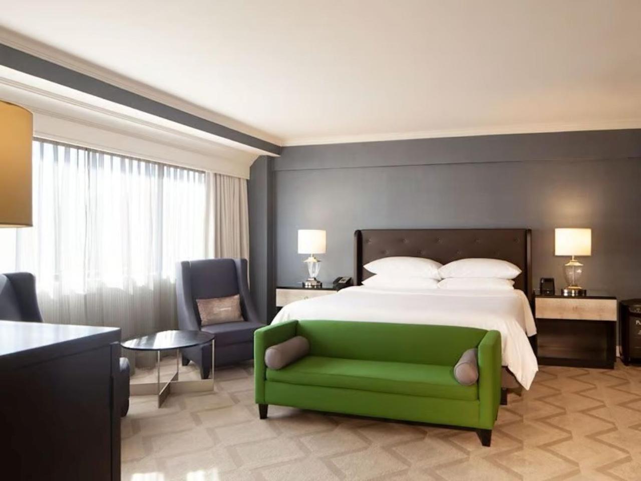 Deluxe King Room - Photo 4