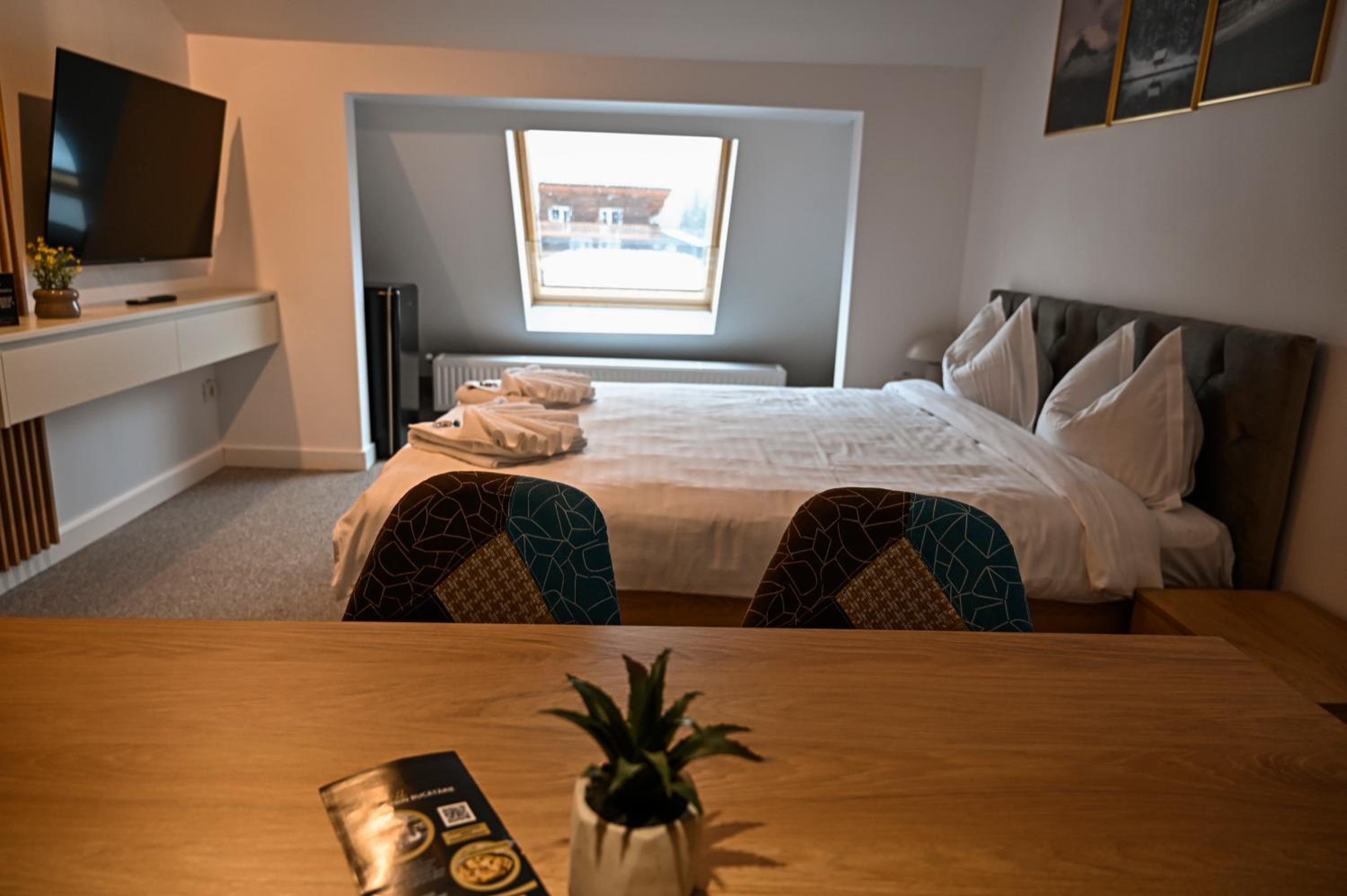 Two-Bedroom Deluxe Apartment - Photo 7