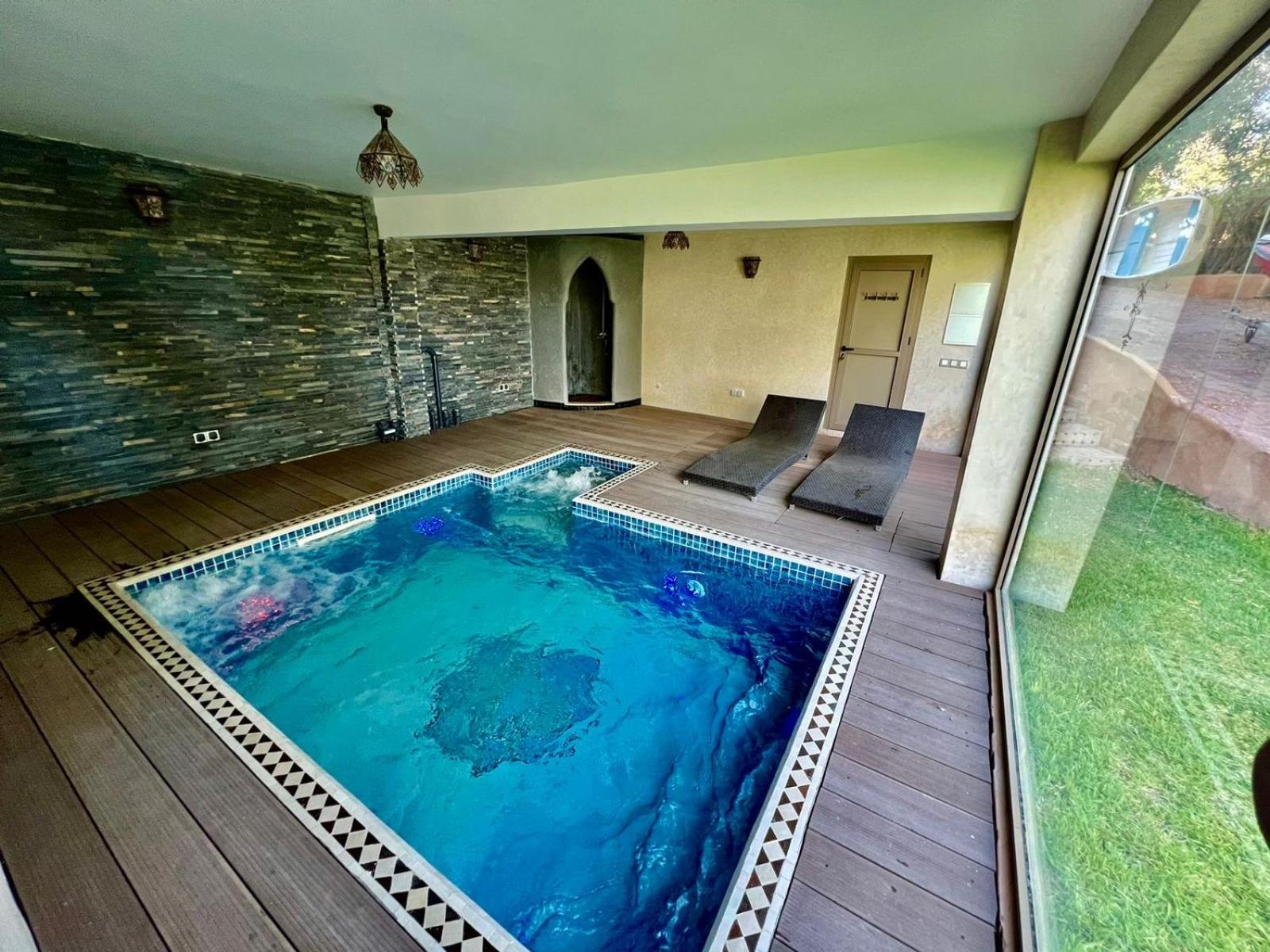 Two-Bedroom Apartment with Lake View photo 2