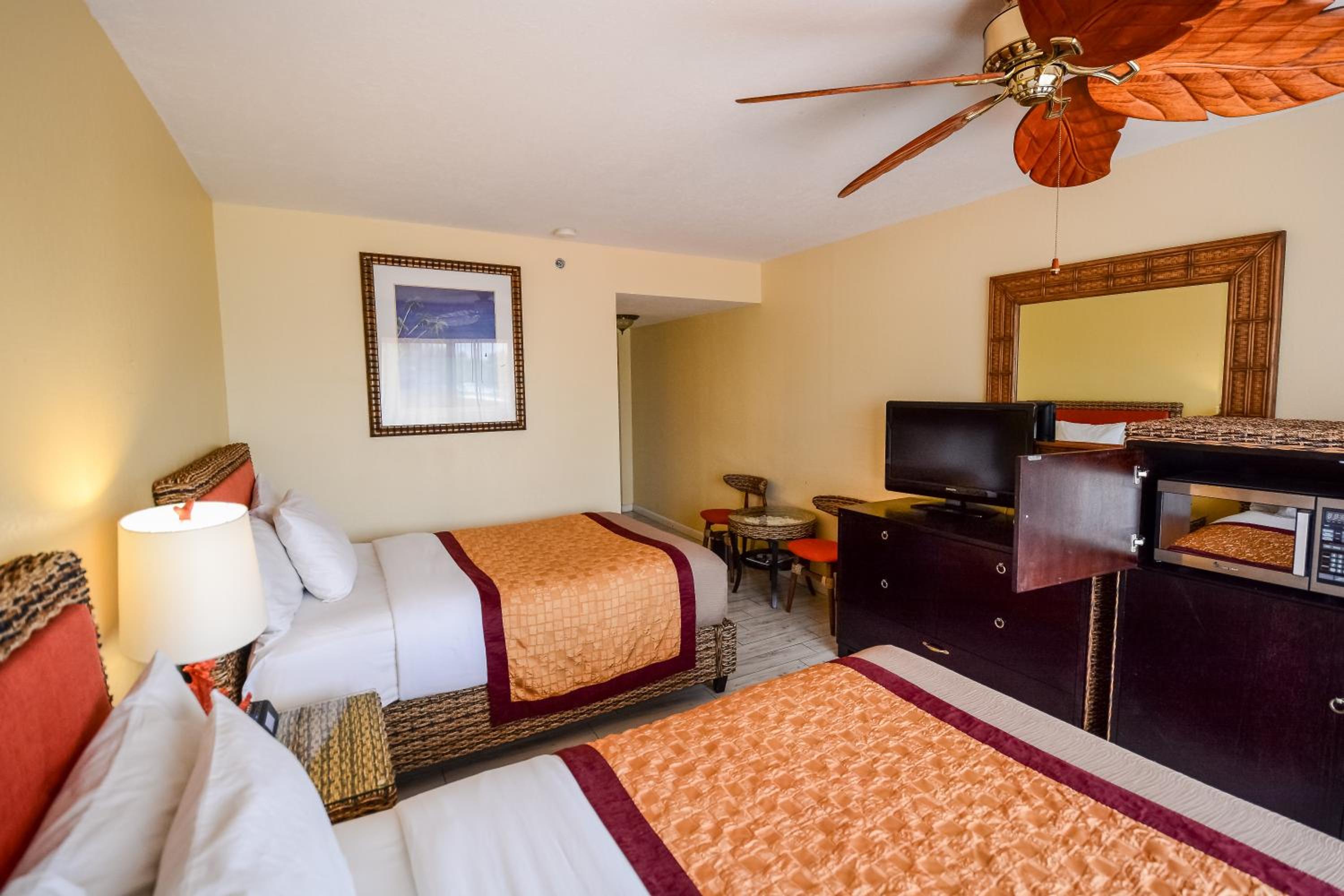 Double Room with Two Double Beds and Sunset View, Balcony - Photo 1