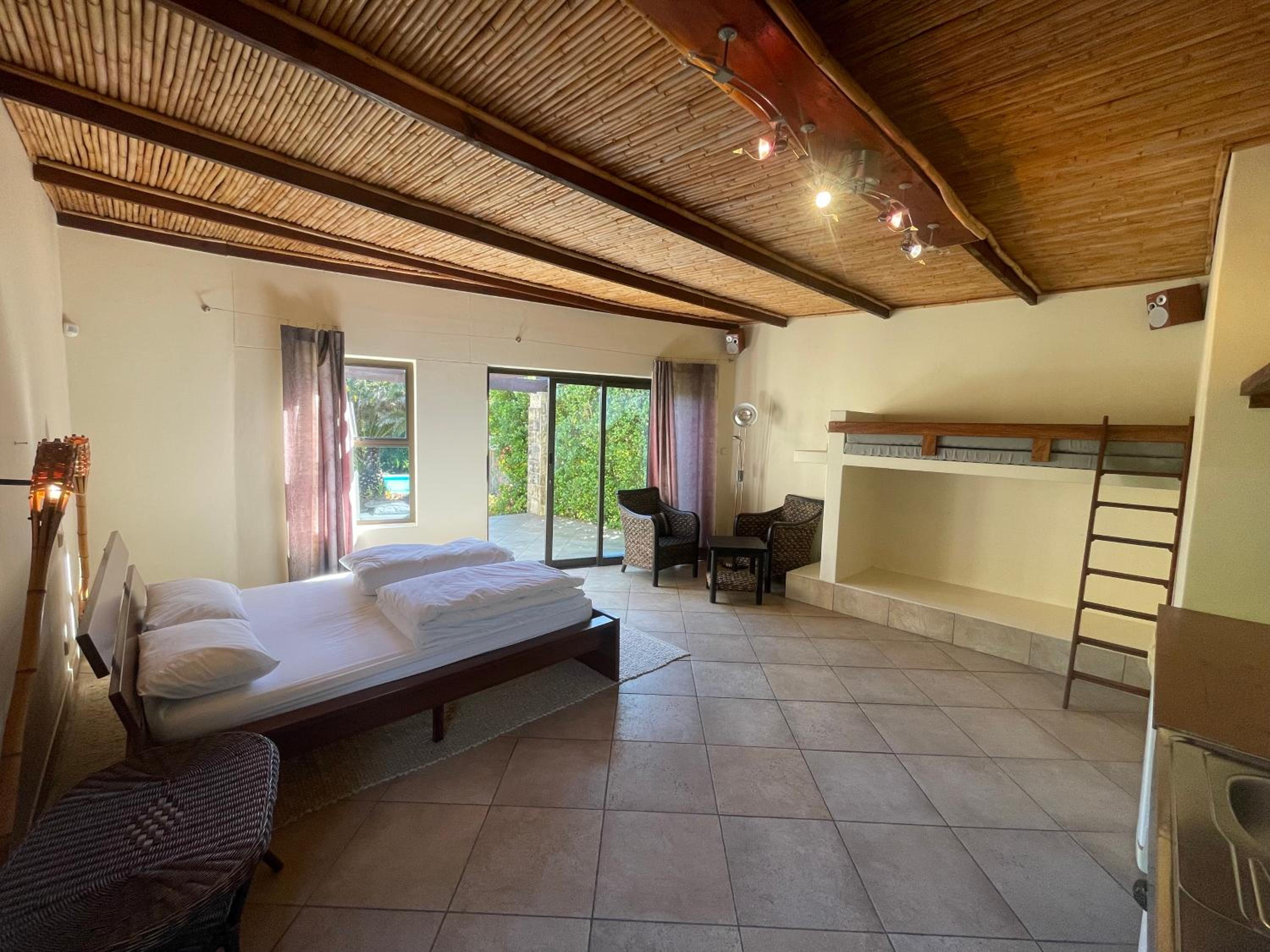 Bungalow with Garden View photo 2