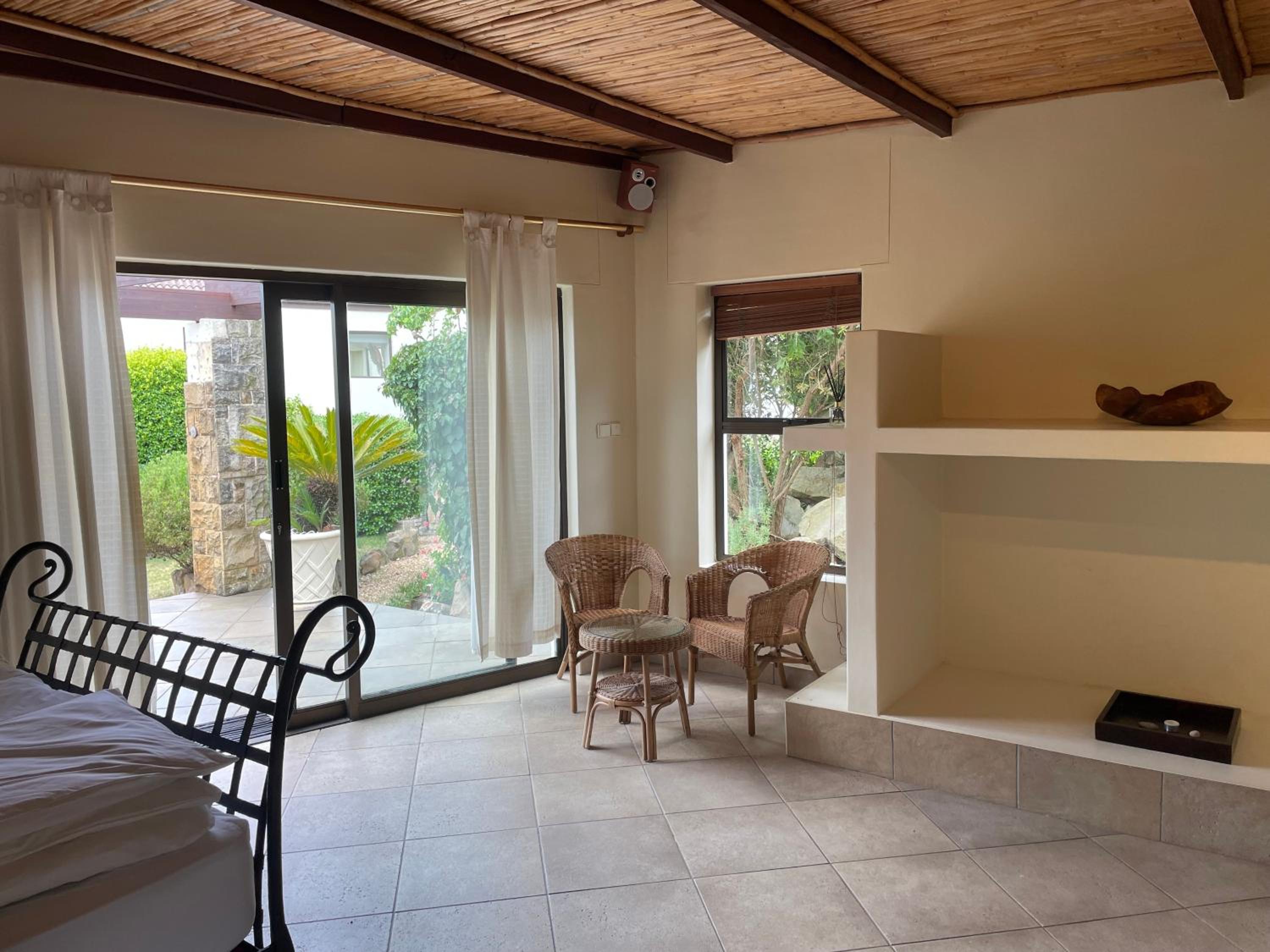 Bungalow with Garden View photo 2