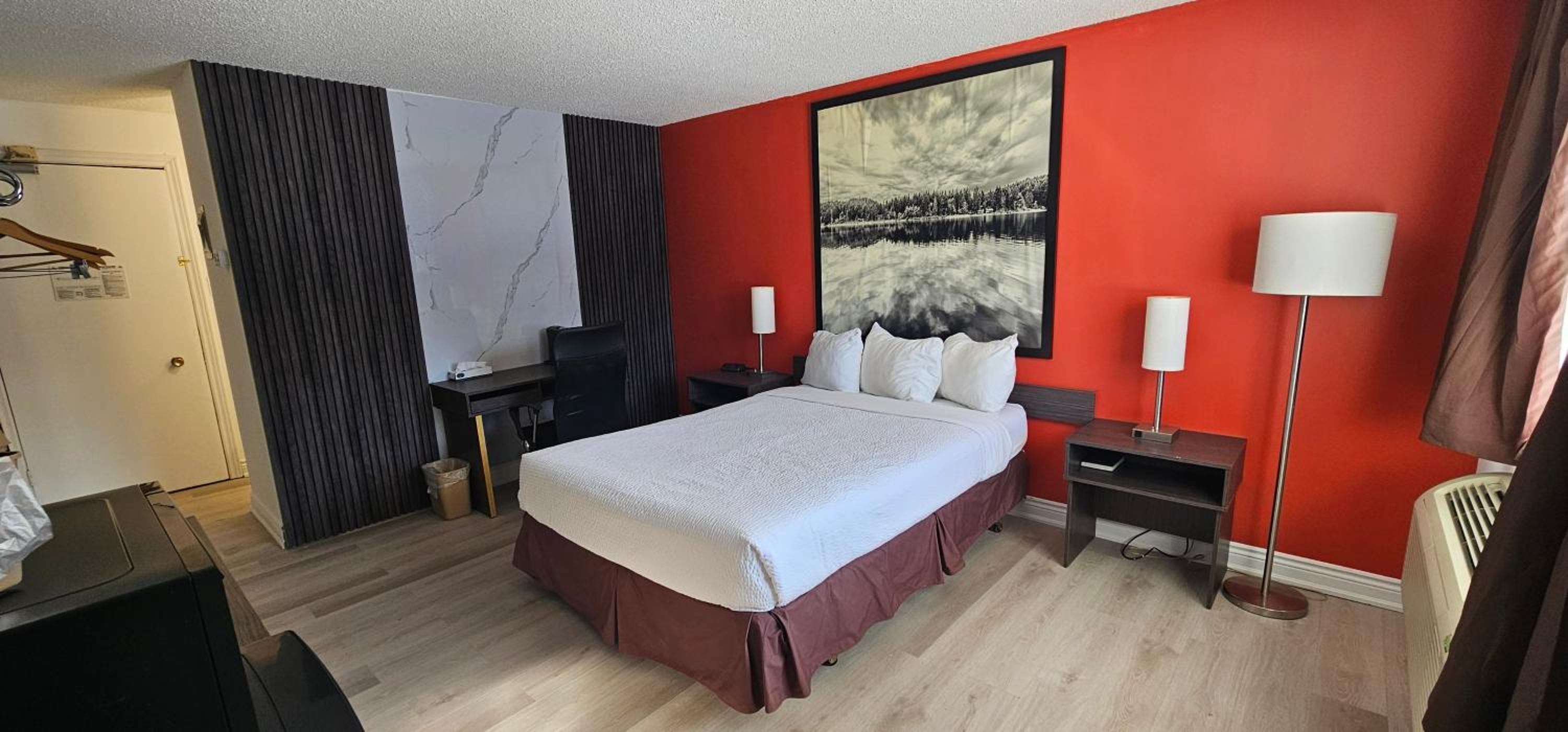 Deluxe Queen Room - Non-Smoking - Photo 4