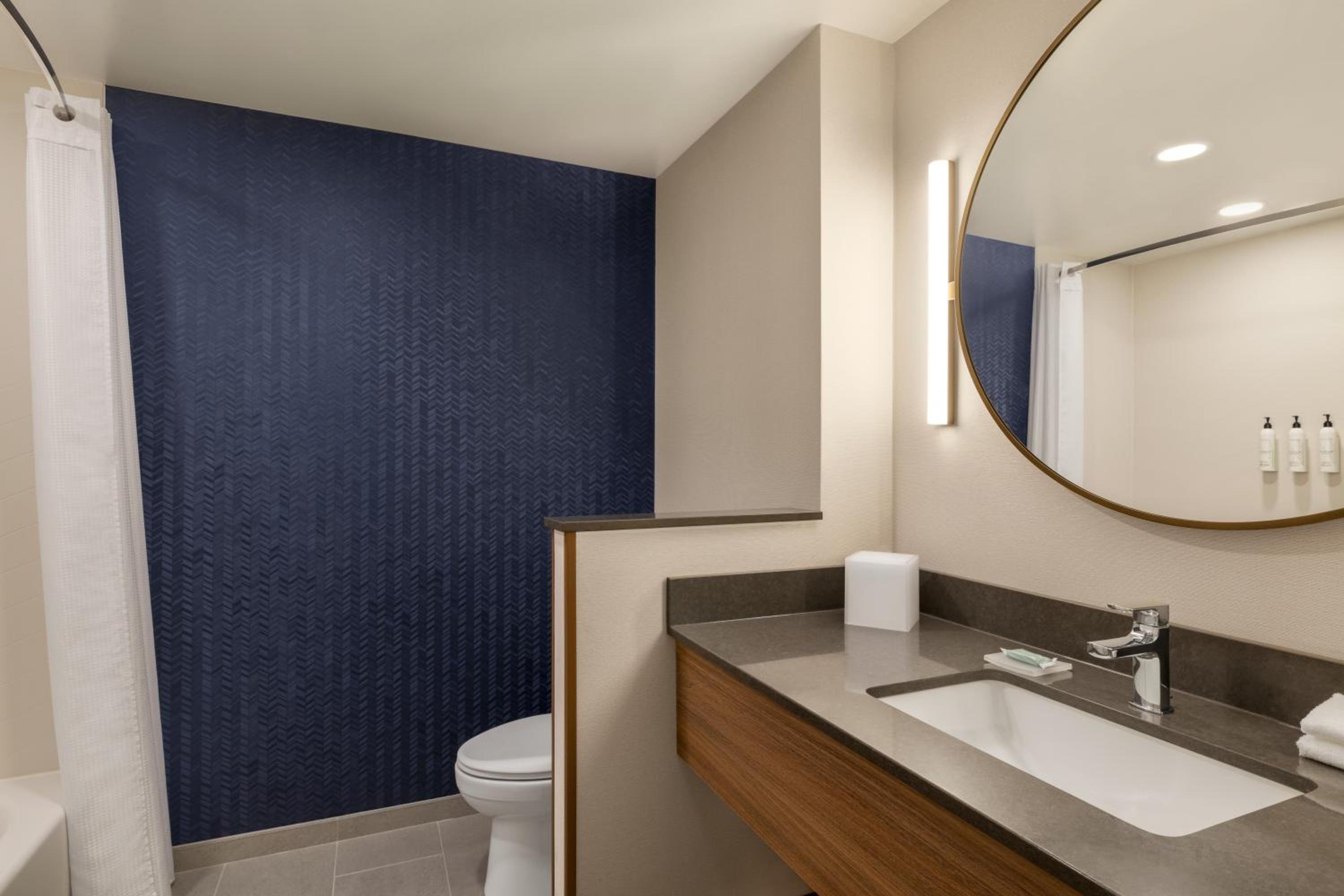 Queen Room with Two Queen Beds - Hearing Accessible - Photo 4