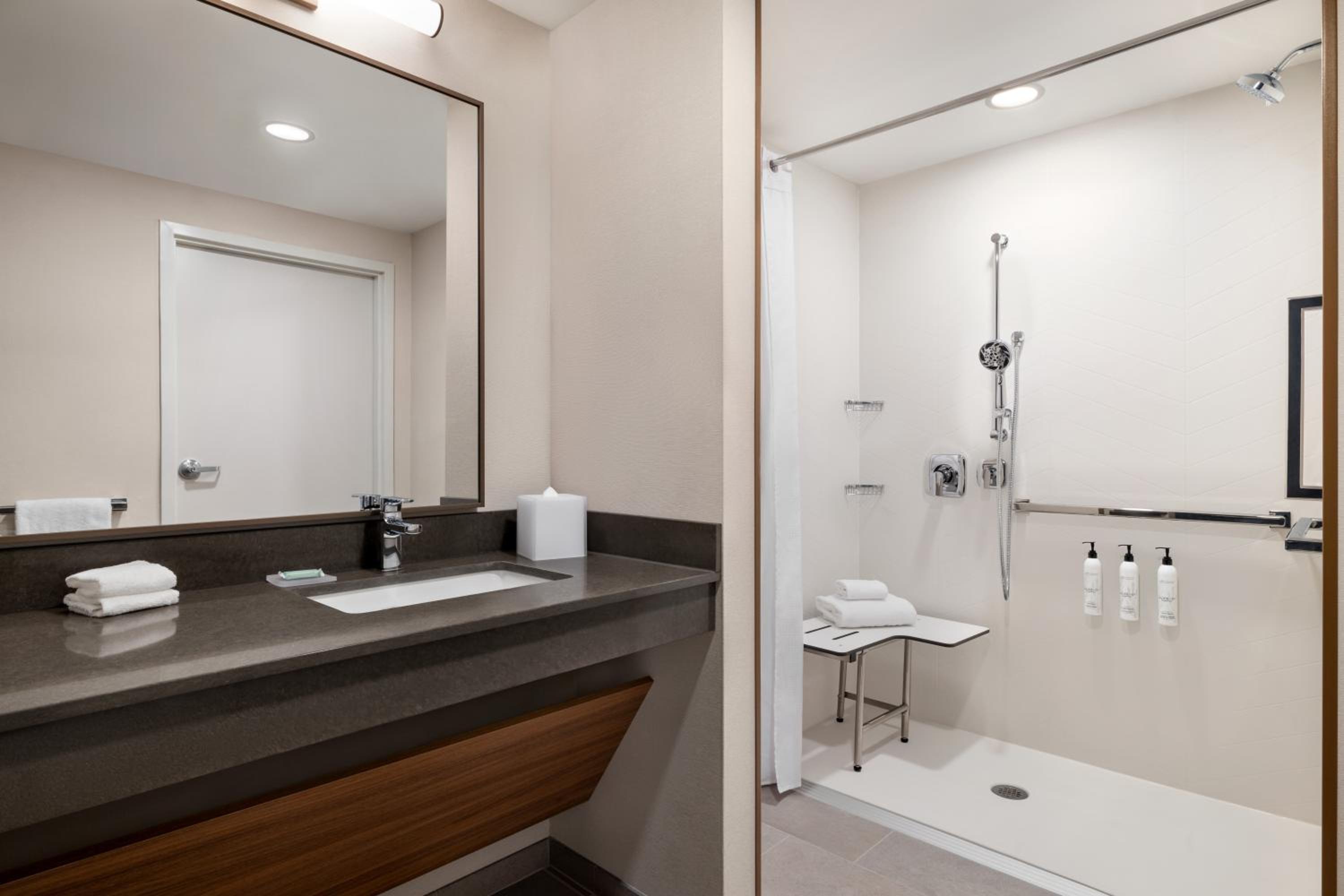 Queen Room with Two Queen Beds and Roll-in Shower - Mobility Accessible - Photo 11