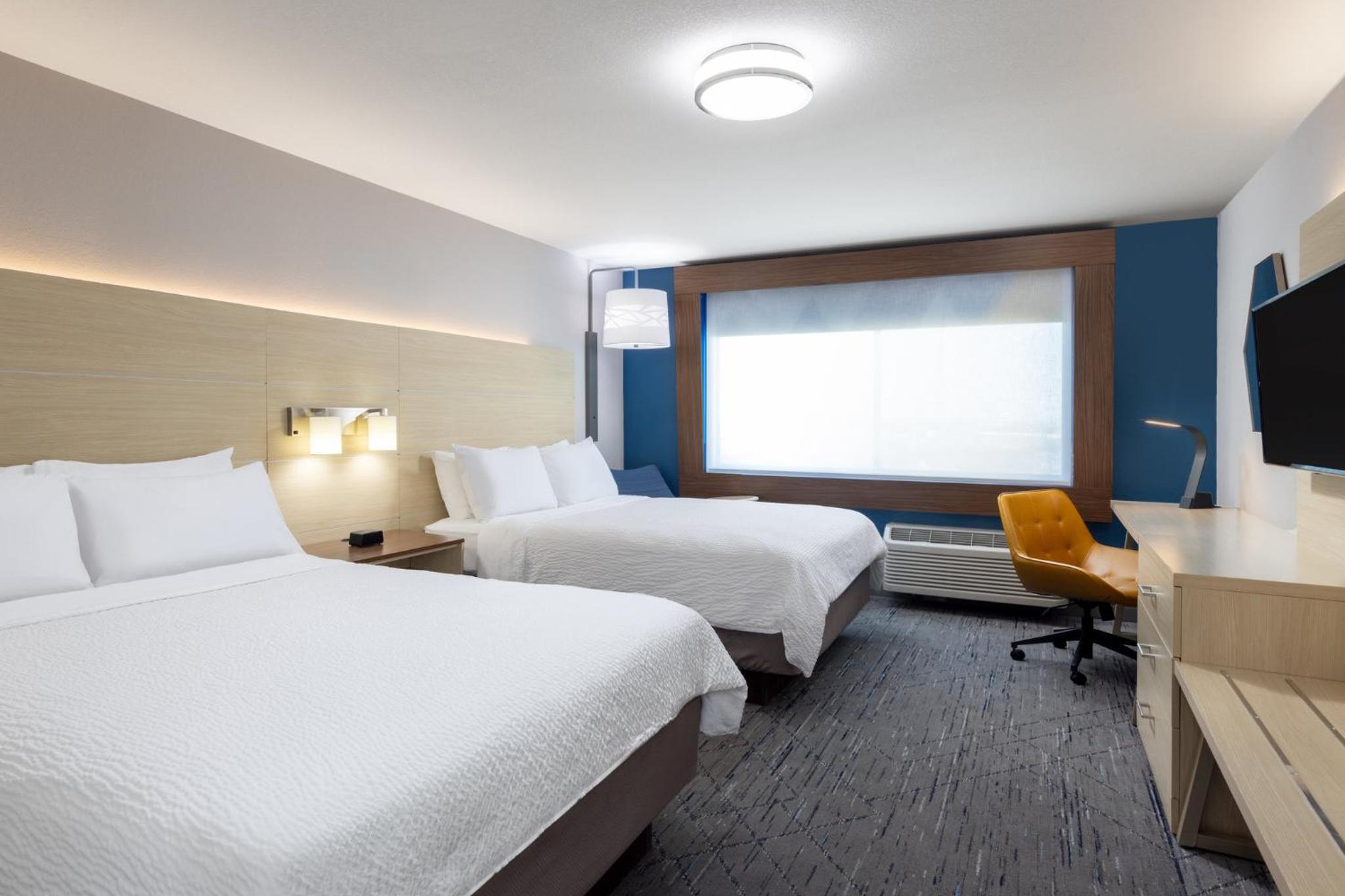 Queen Suite with Two Queen Beds - Communications Accessible