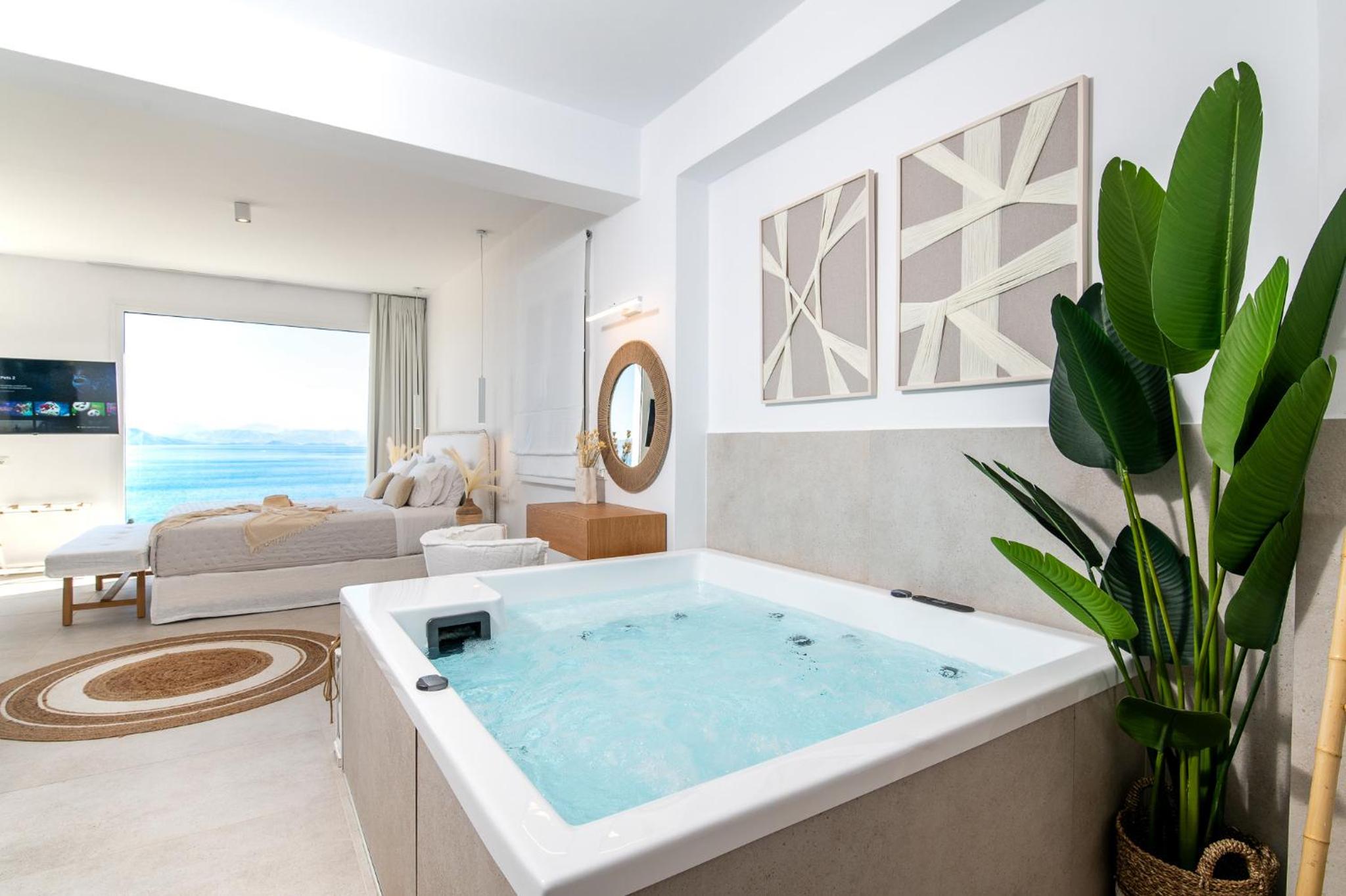 Suite With Hot Tub photo 2