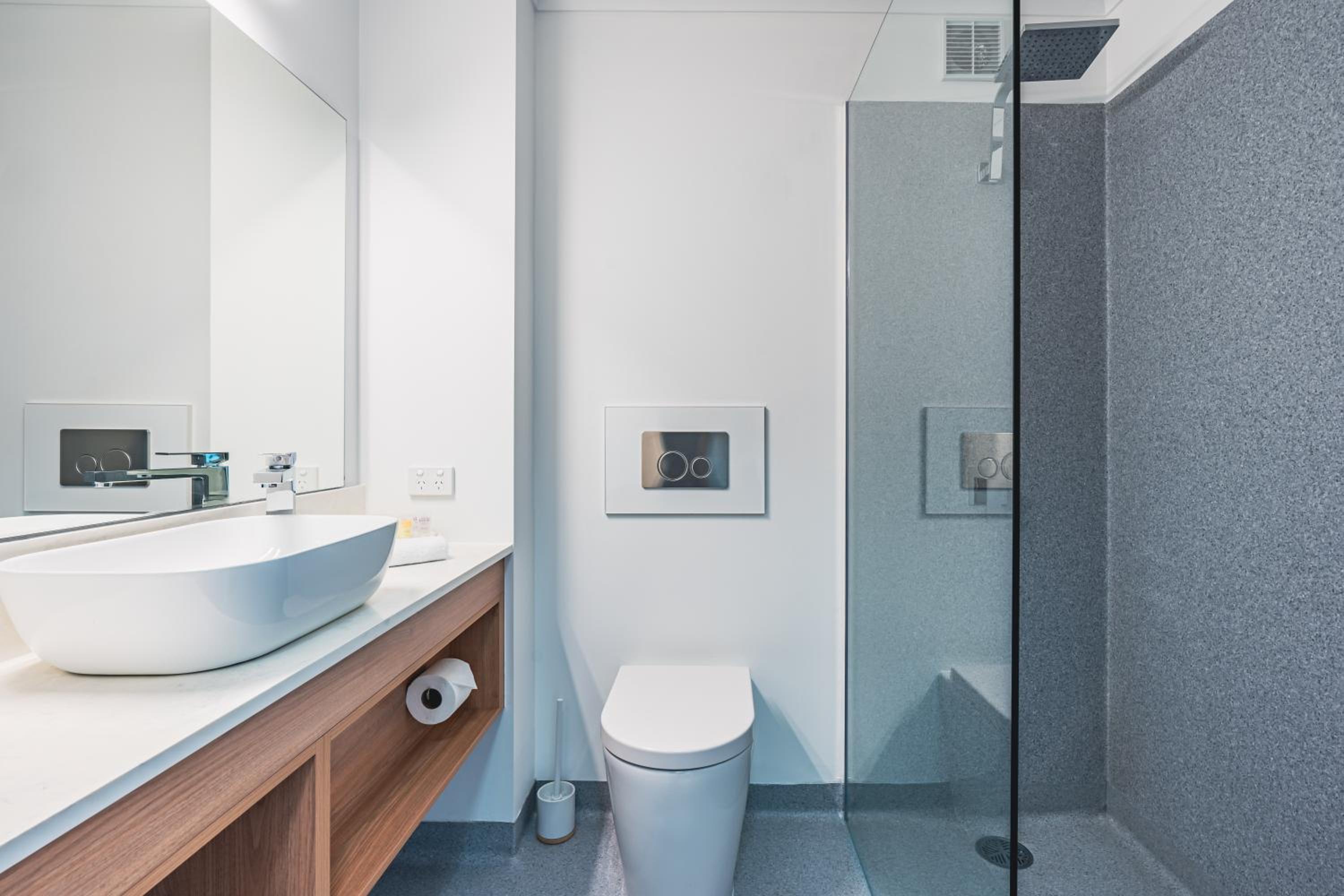Premium King plus Single  Room with Sea View photo 2
