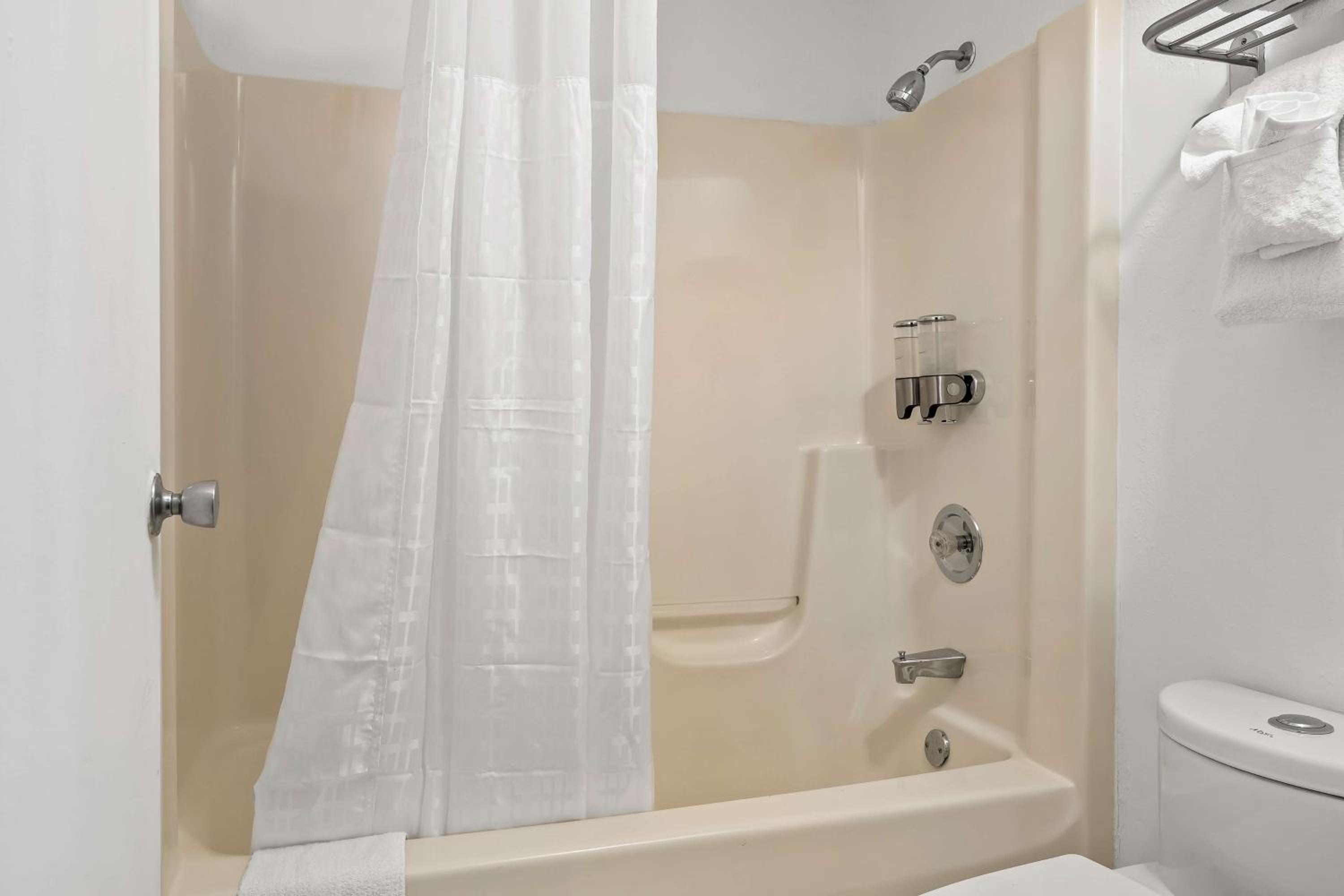 King Suite with Jetted Tub - Photo 2