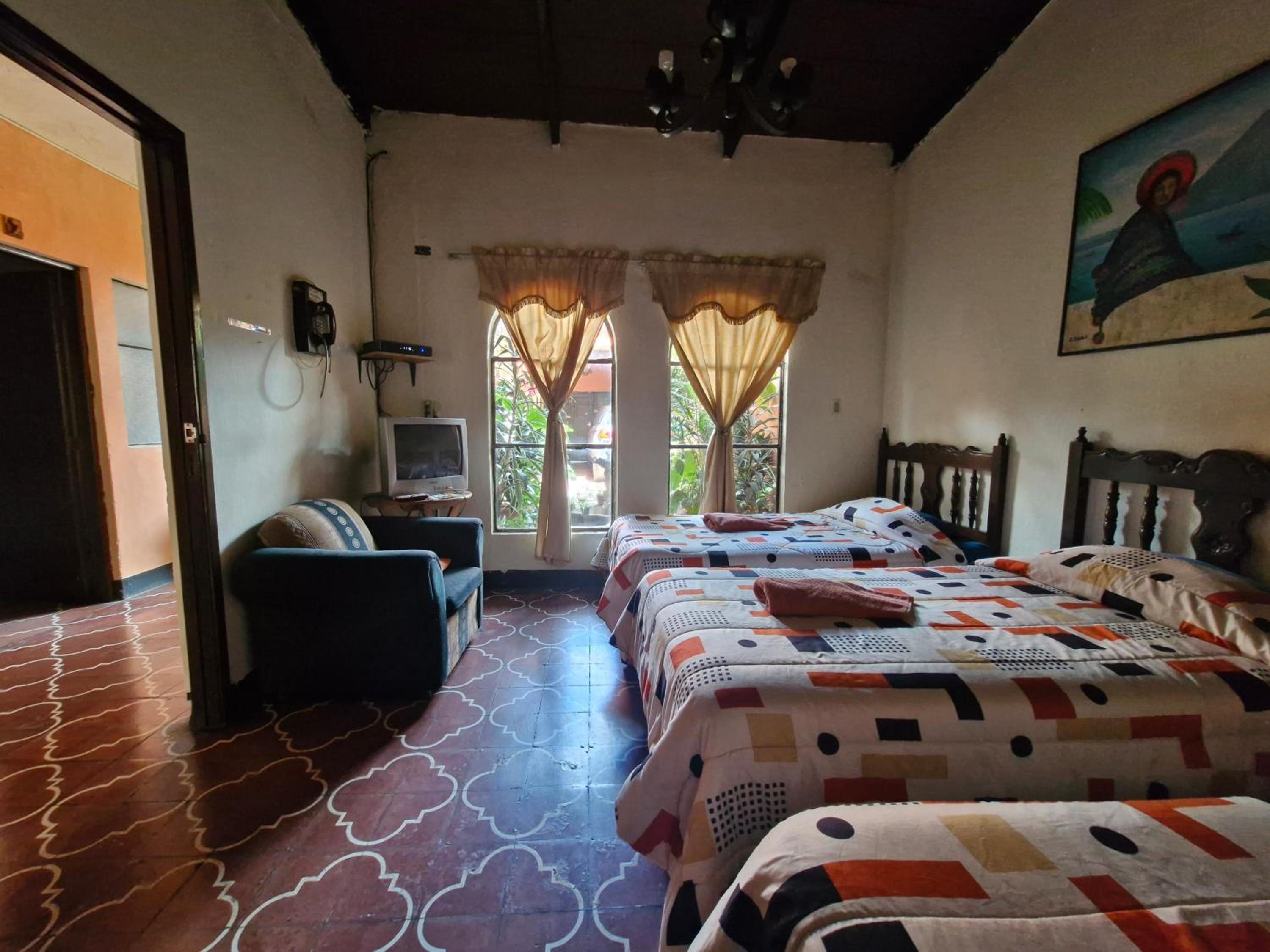 Economy Triple Room with Shared Bathroom photo 1
