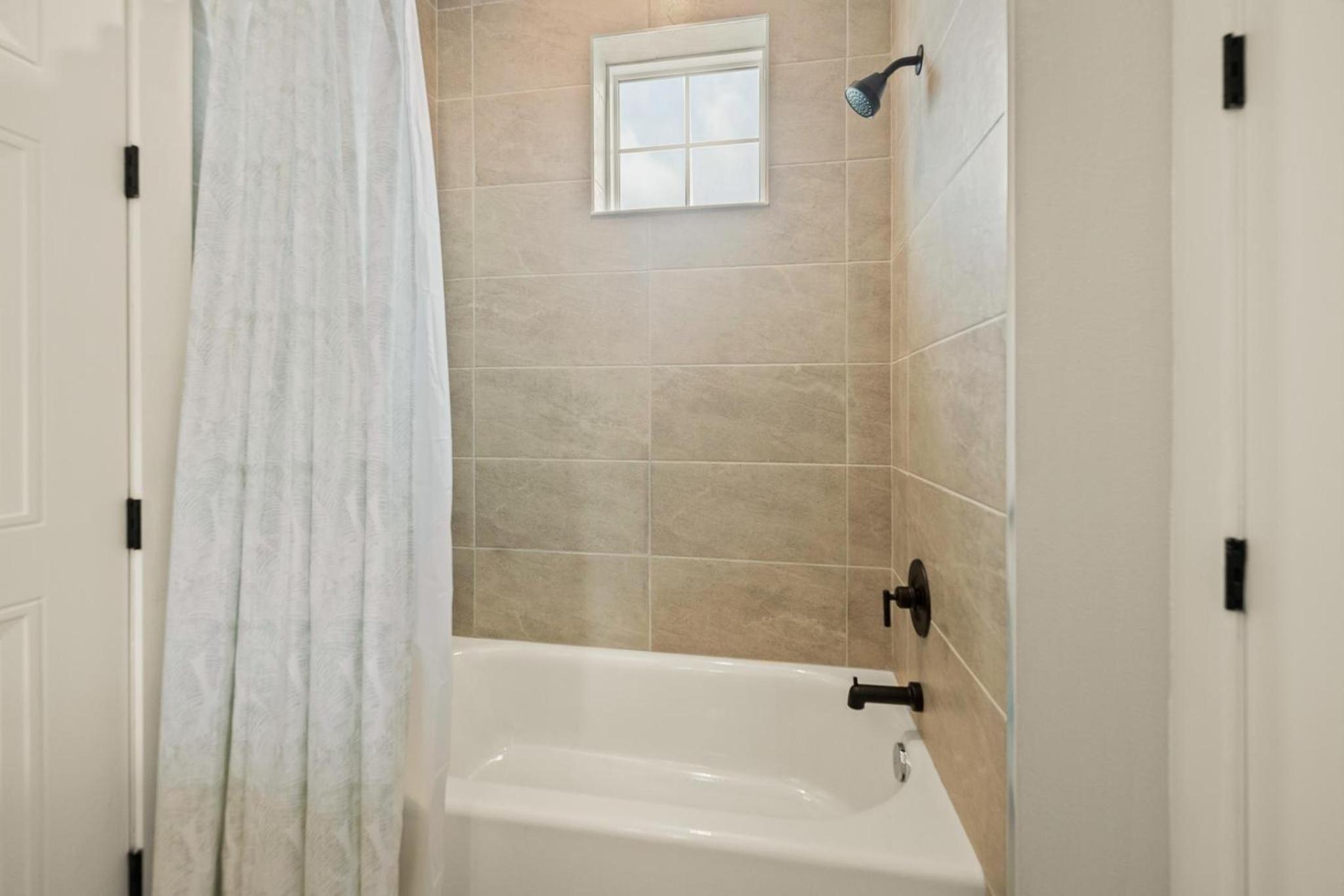 Three-Bedroom Vacation Home  photo 2
