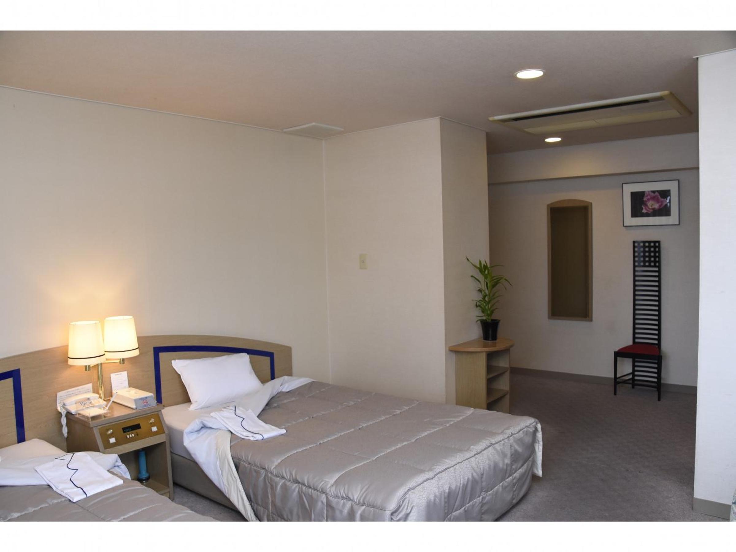 Twin Room - Photo 3
