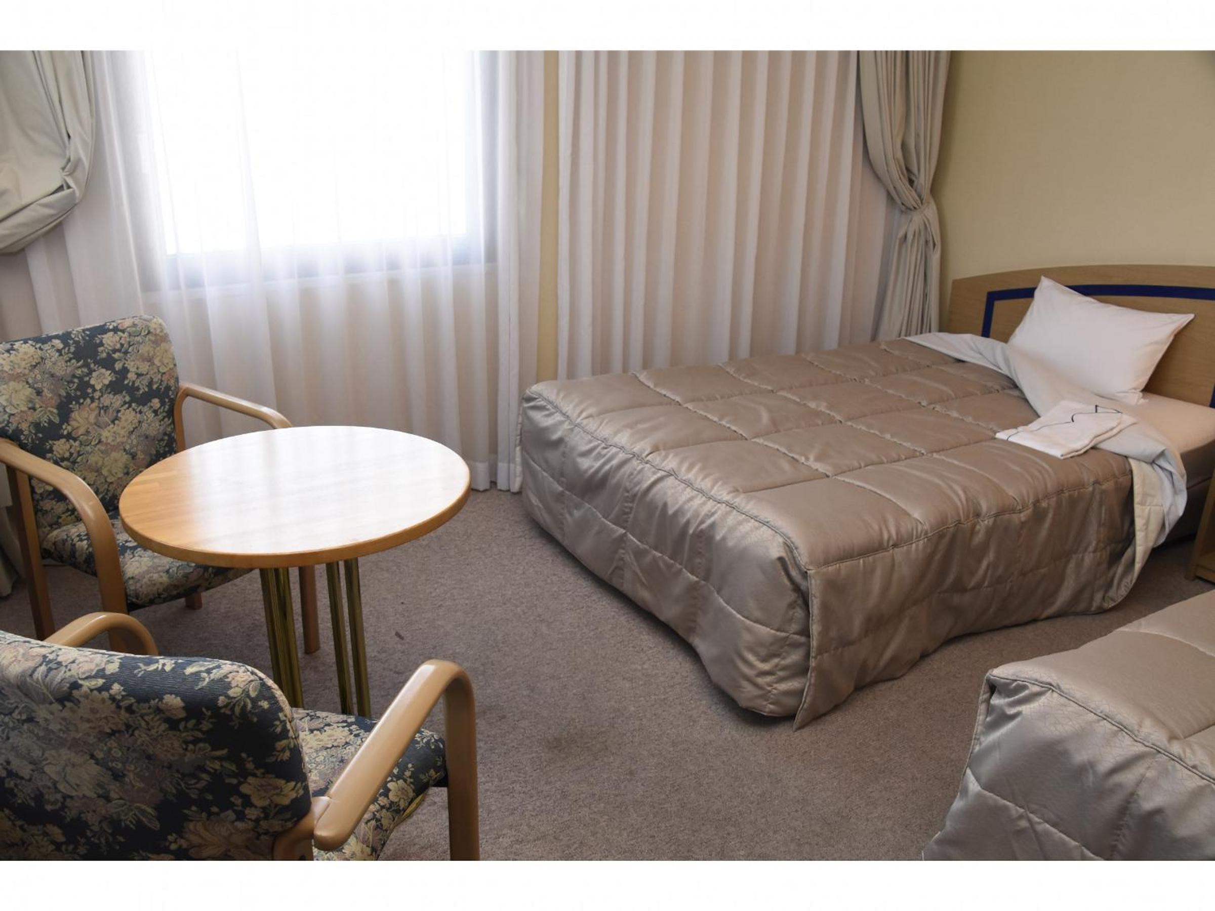 Twin Room - Photo 2