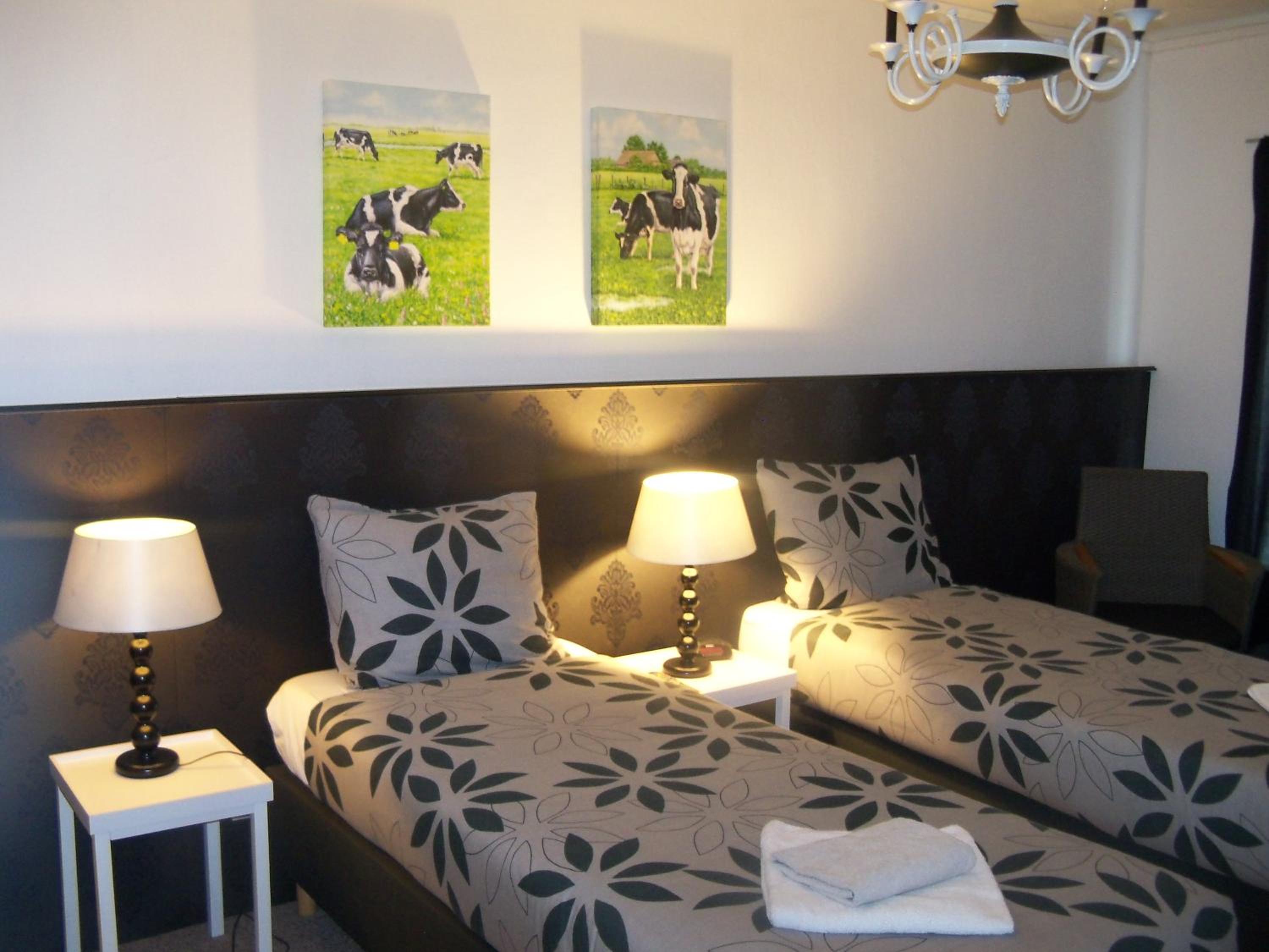 Deluxe Double Room (2 Adults + 1 Child) photo 1