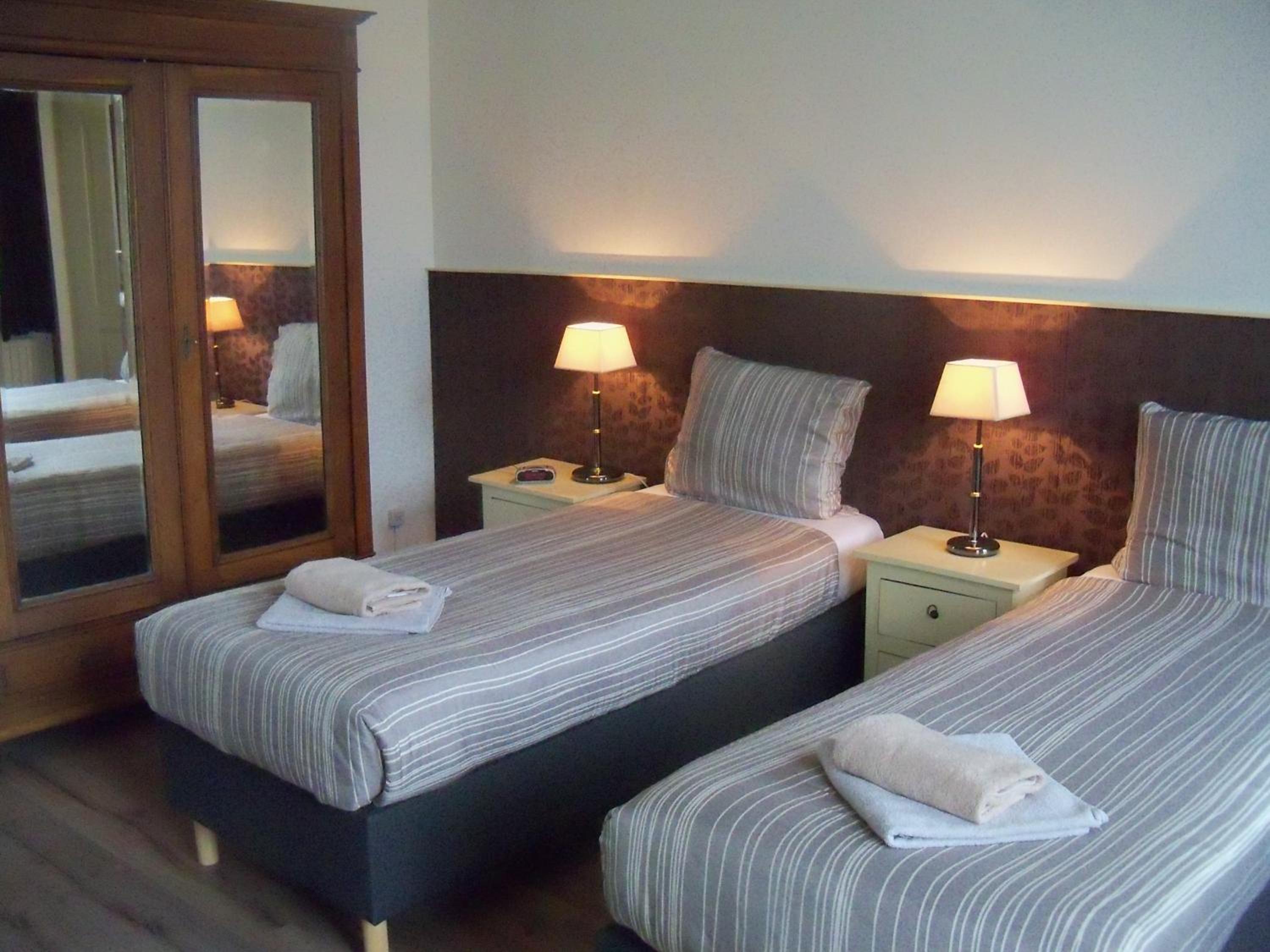 Twin Room - Disability Access photo 2