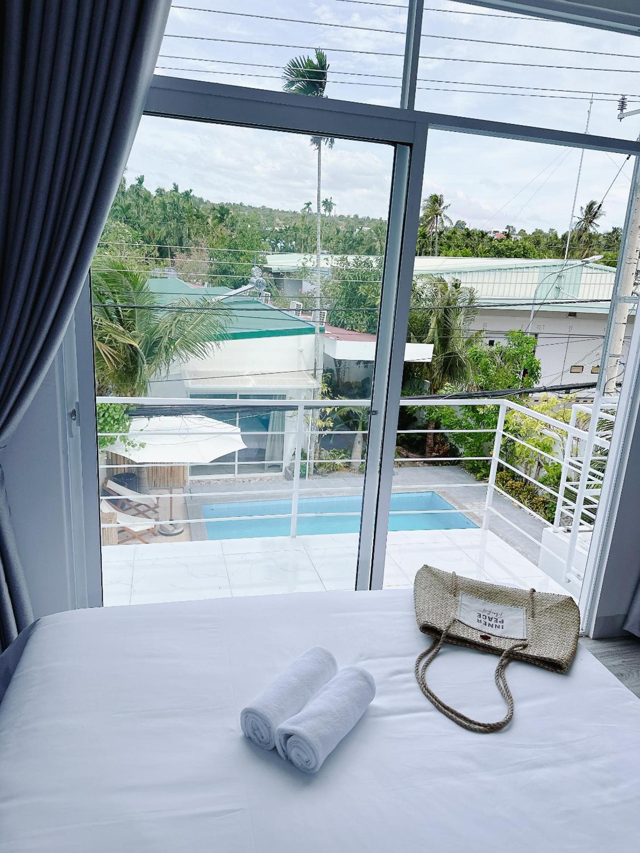 Deluxe Double Room with Balcony photo 3