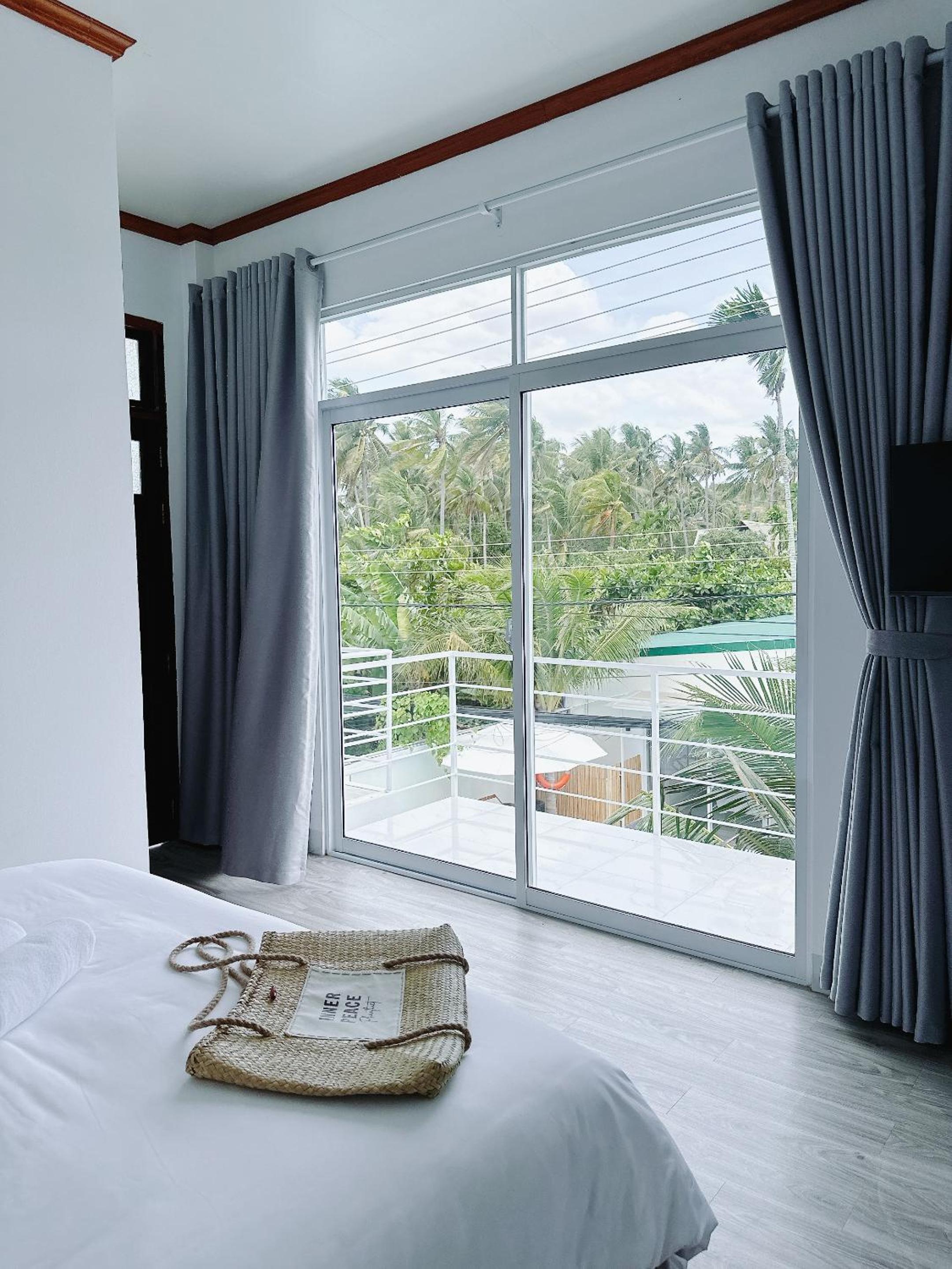 Deluxe Double Room with Balcony photo 2