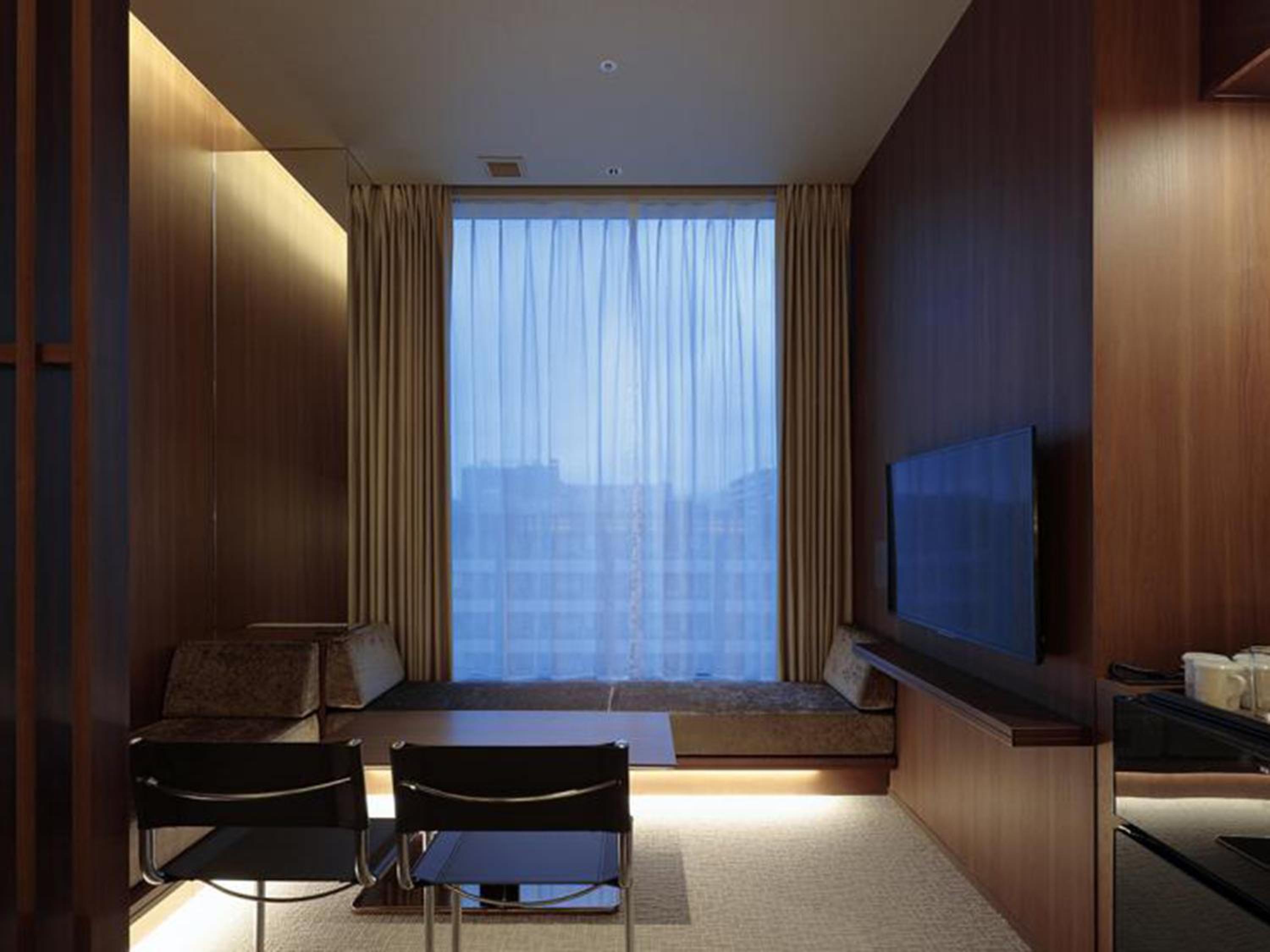 Suite - Photo 1