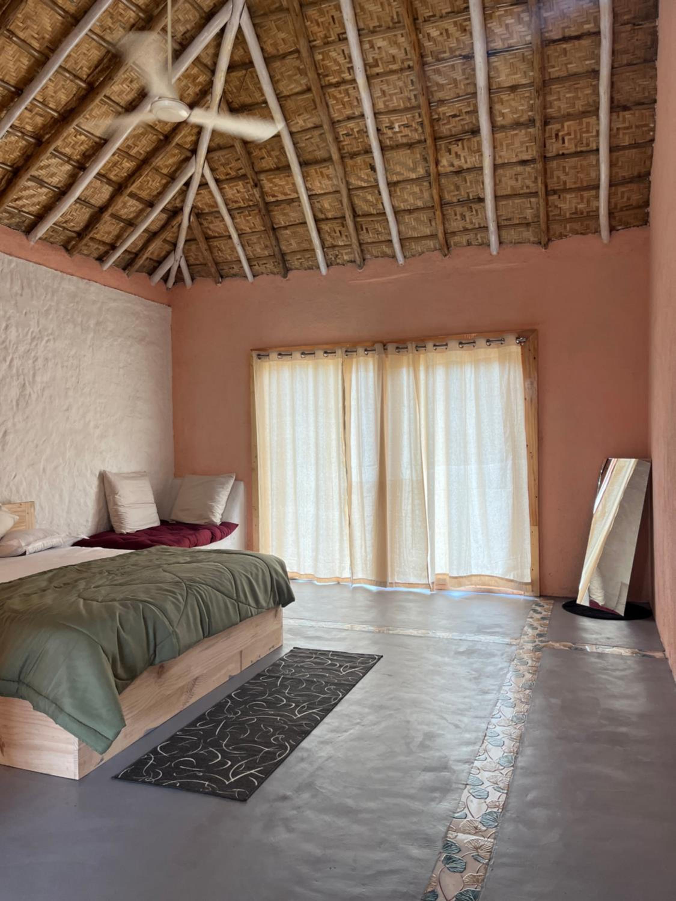 Deluxe Double Room with Balcony photo 3