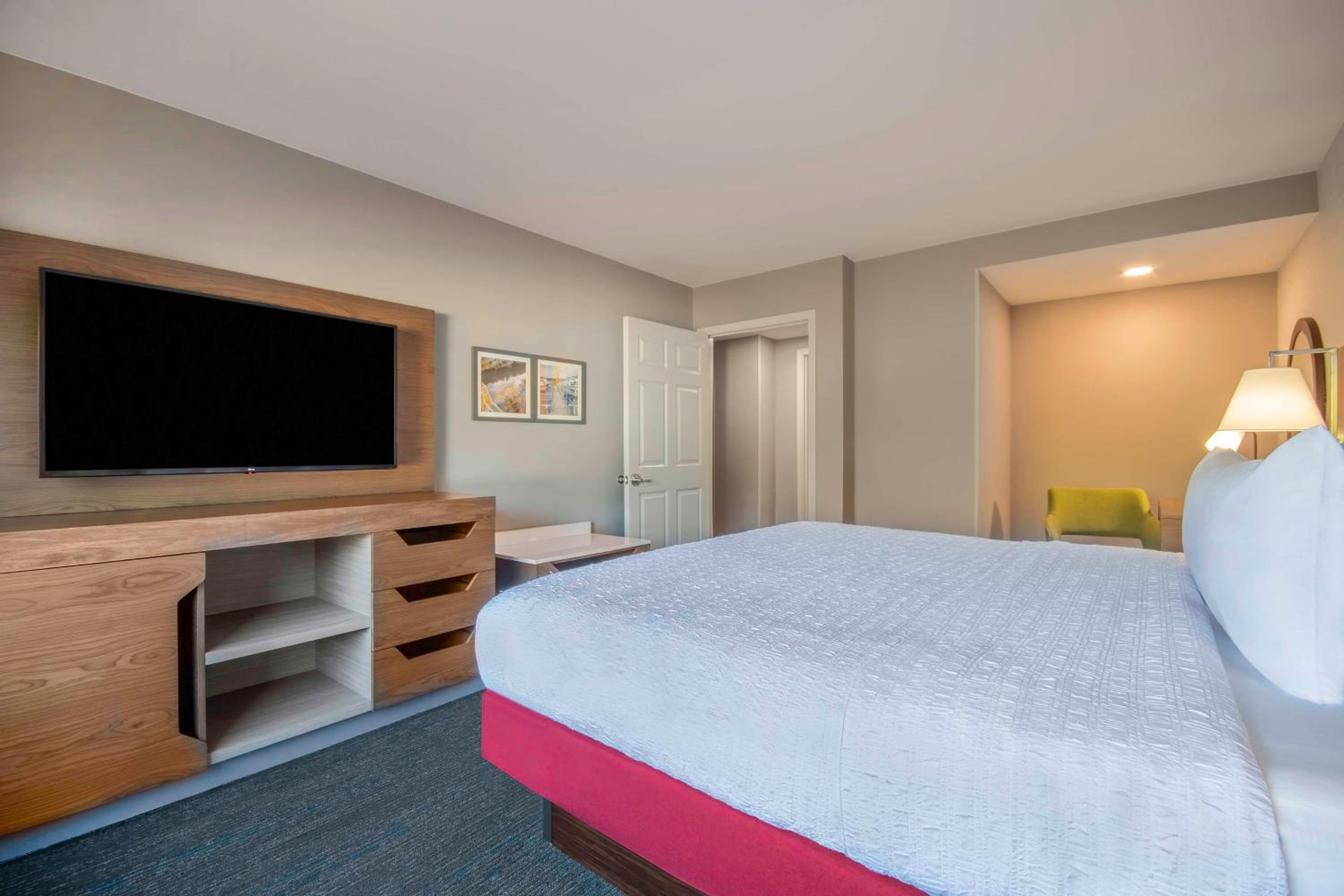 King Bedroom with Sofa Bed and Living Area - Photo 3