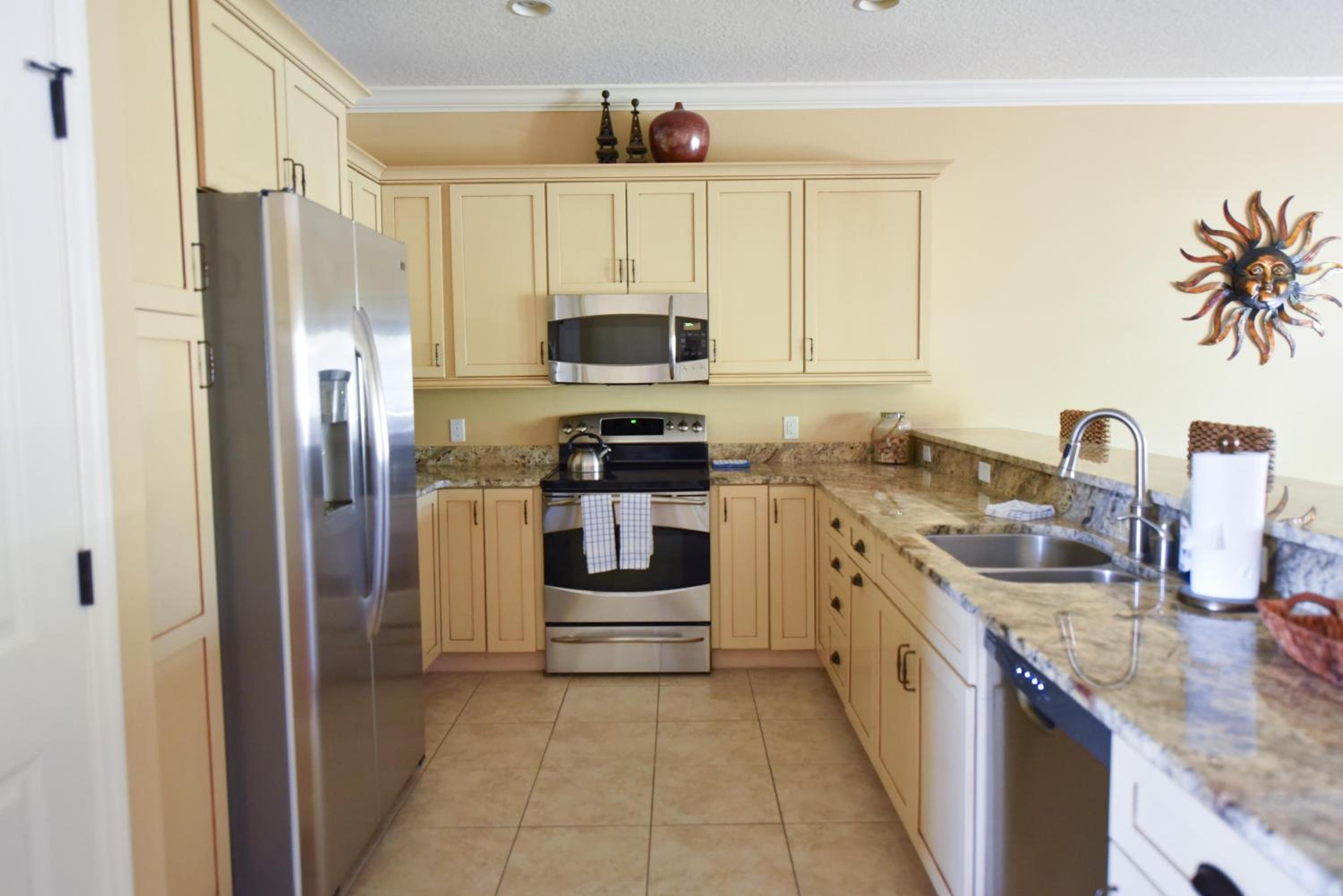 Three-Bedroom House photo 3