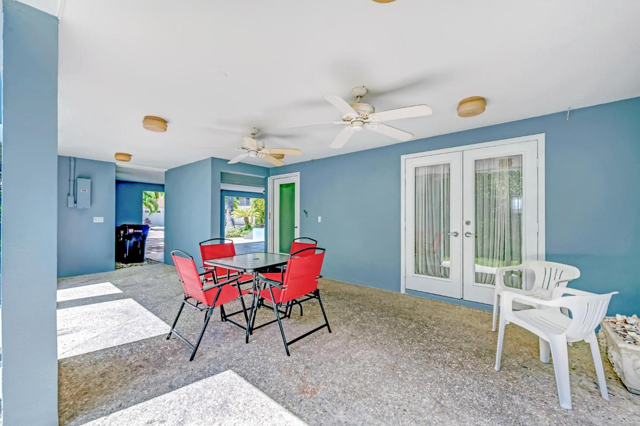 Three-Bedroom House photo 3
