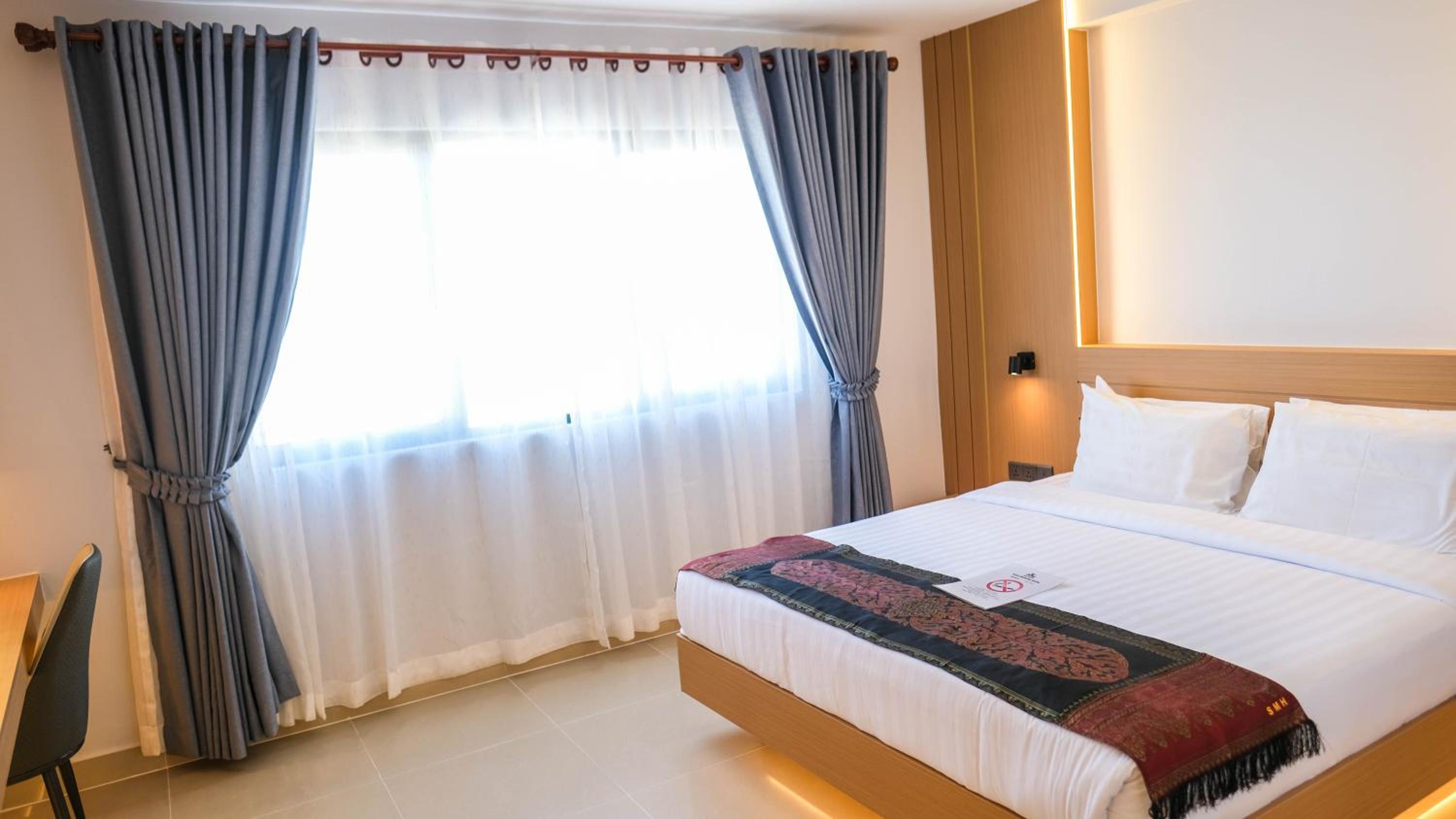 Deluxe King Room photo 1