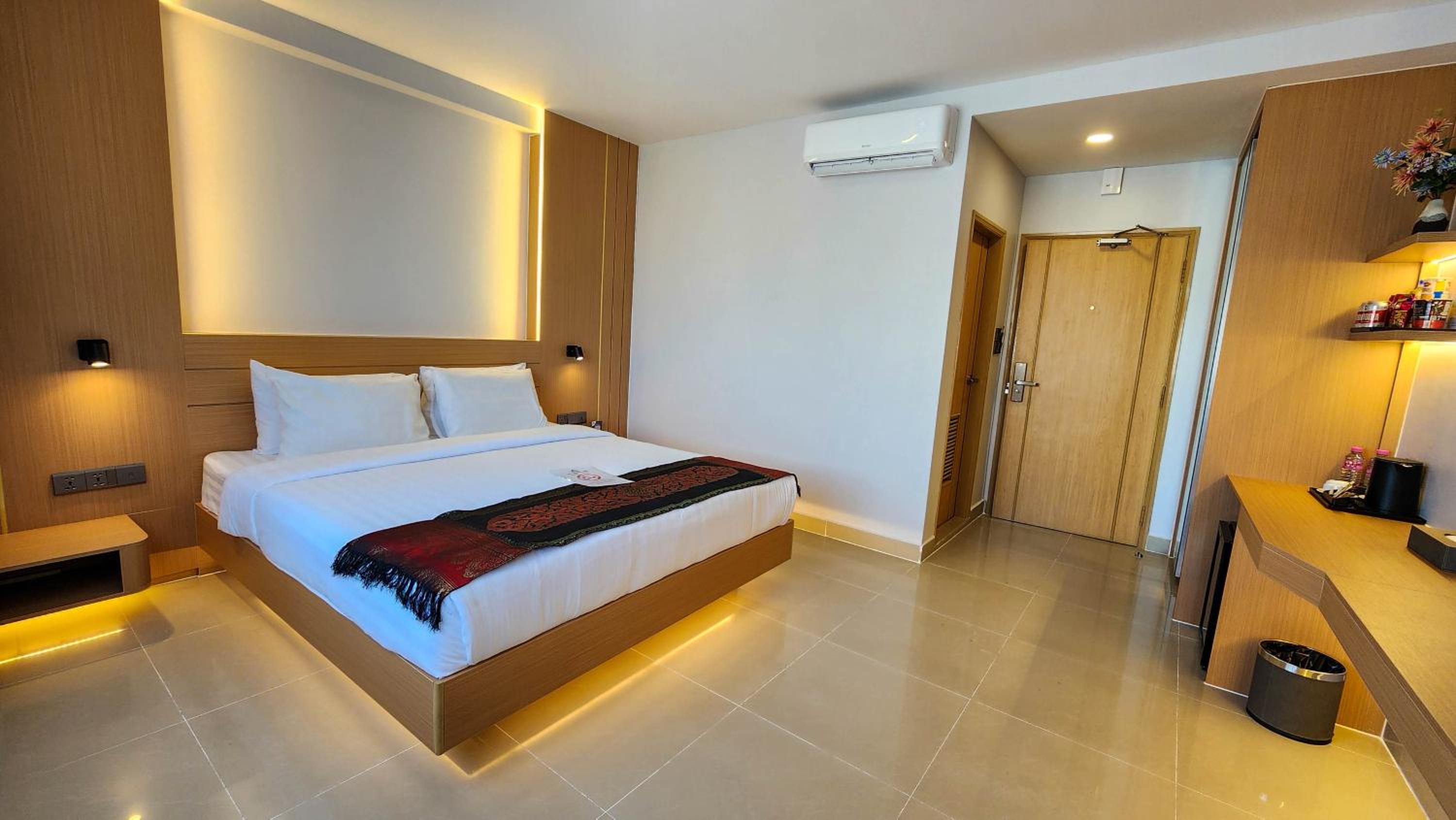 Deluxe King Room photo 2
