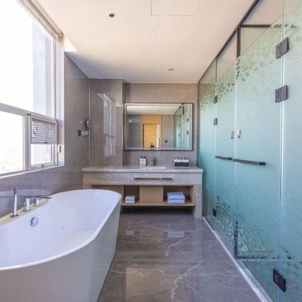 Light Luxury King Room photo 2