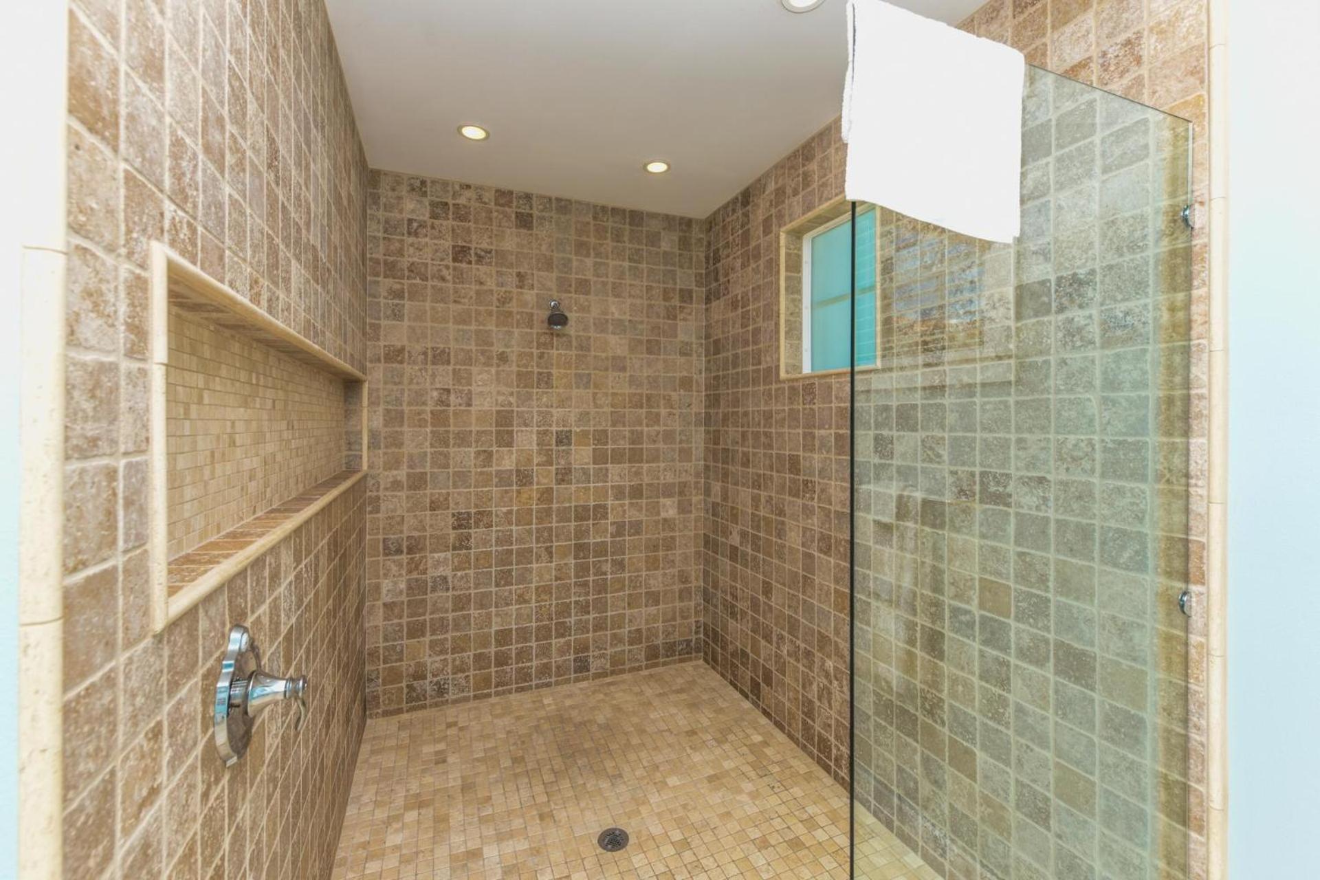 Six-Bedroom Holiday Home photo 1