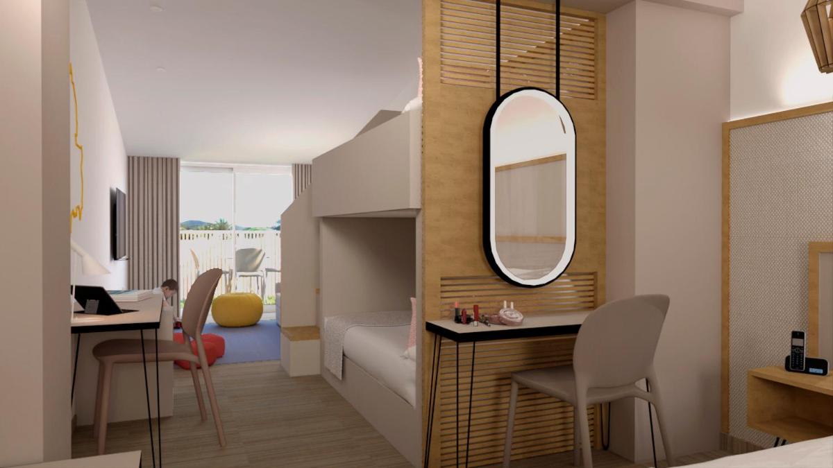Family Room photo 3