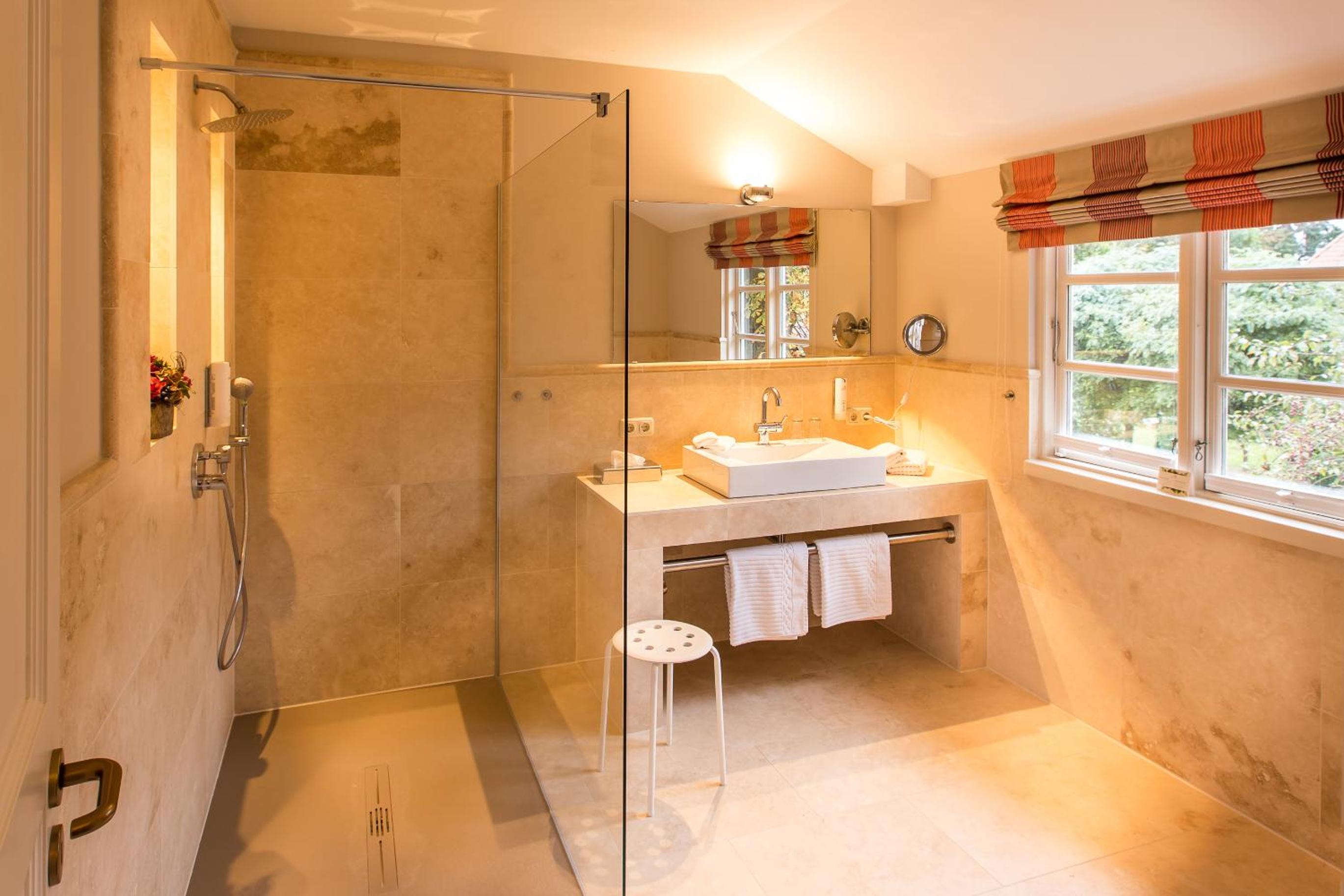 Double Room with Balcony - Photo 2