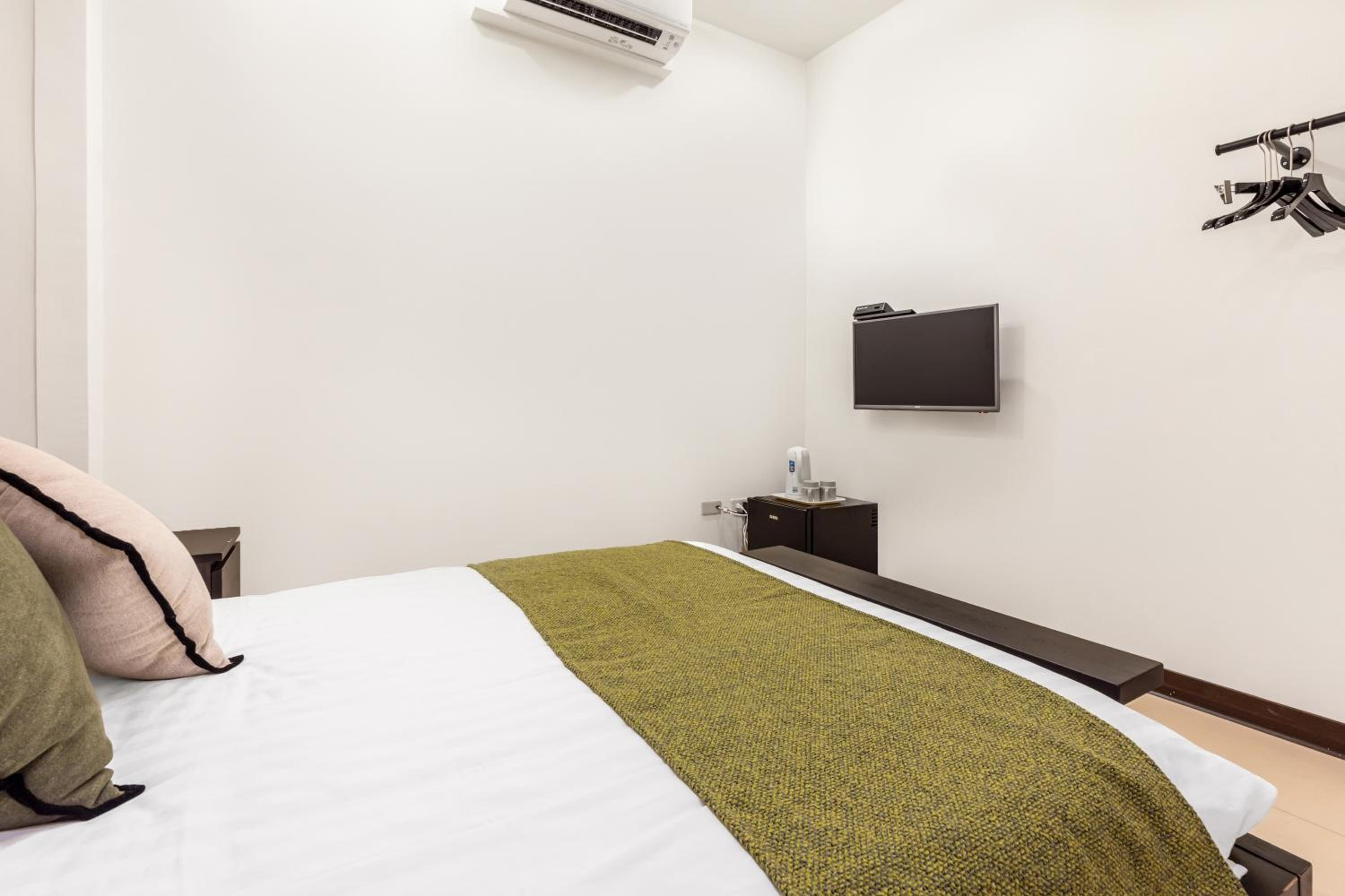 Small Double Room - No Window photo 2